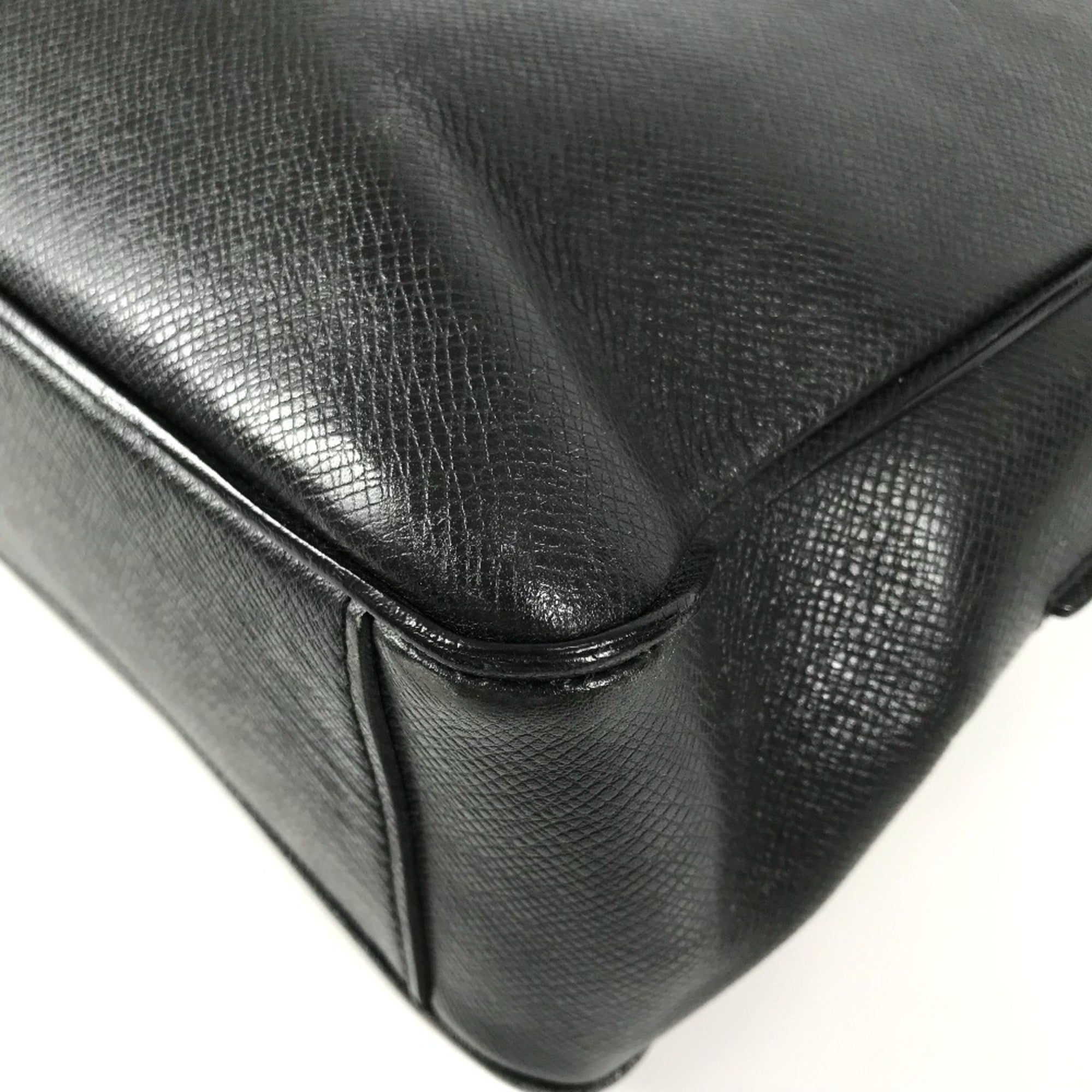 Louis Vuitton Ardoise Black Taiga Leather Leather Messenger Bag Shoulder Bag (Pre-Owned)