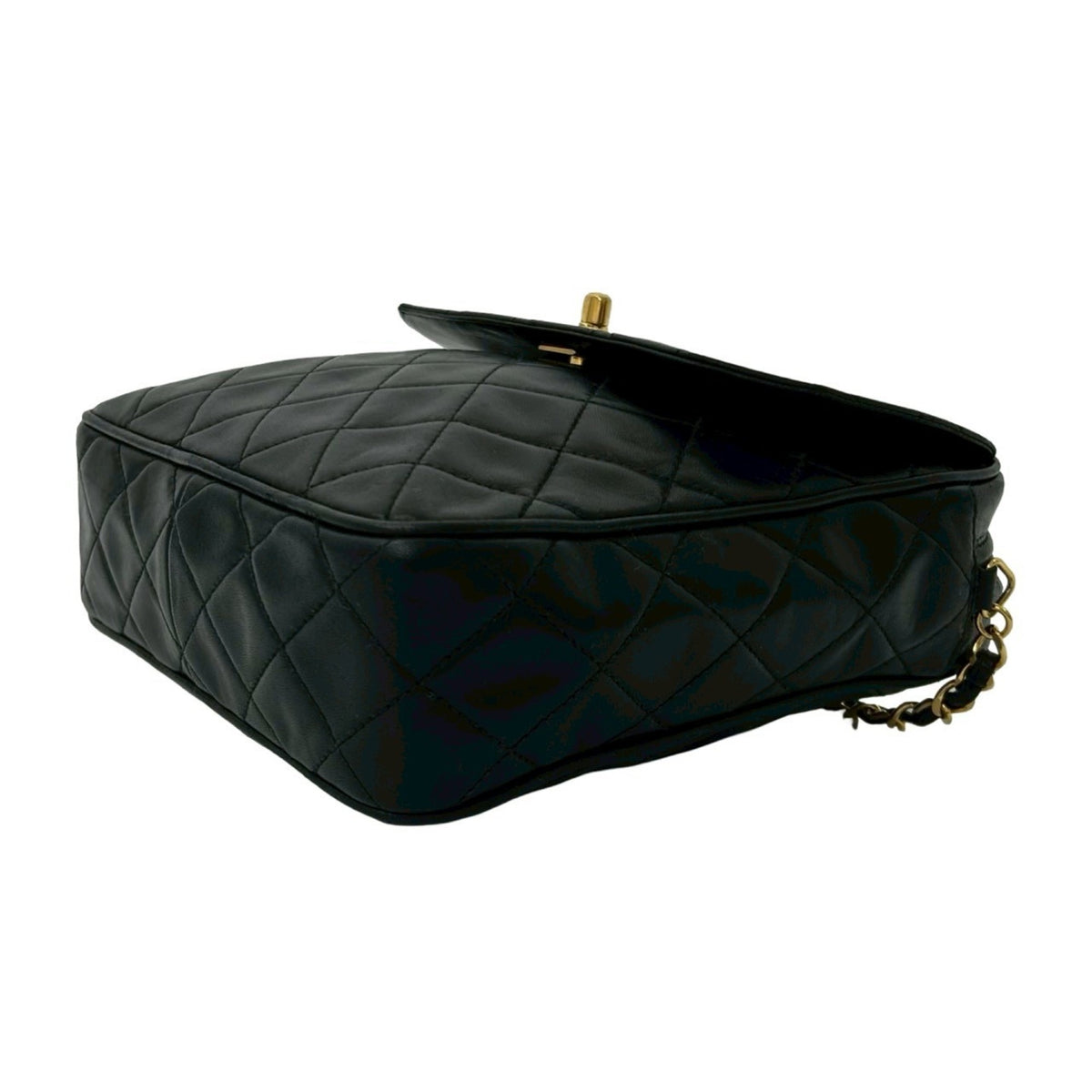 Chanel Matelasse Black Leather Shoulder Bag (Pre-Owned)