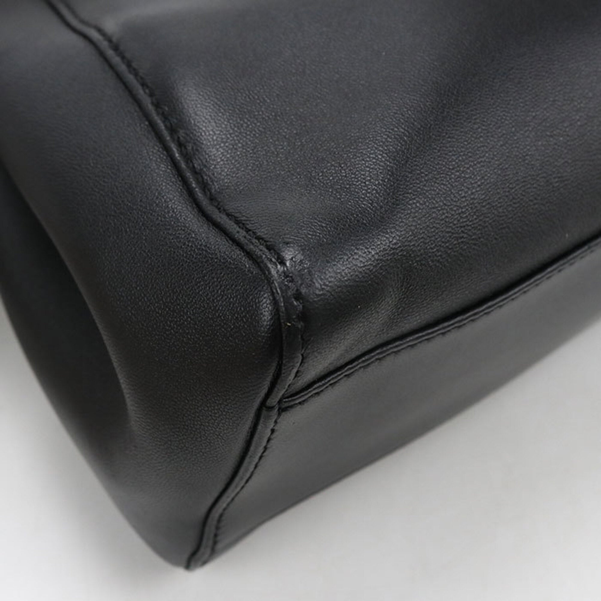 Fendi Black Leather Handbag (Pre-Owned)