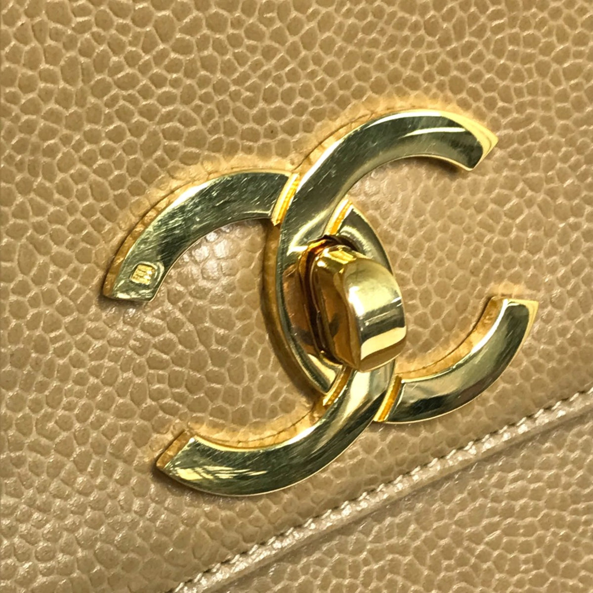 Chanel Beige Leather Shoulder Bag (Pre-Owned)