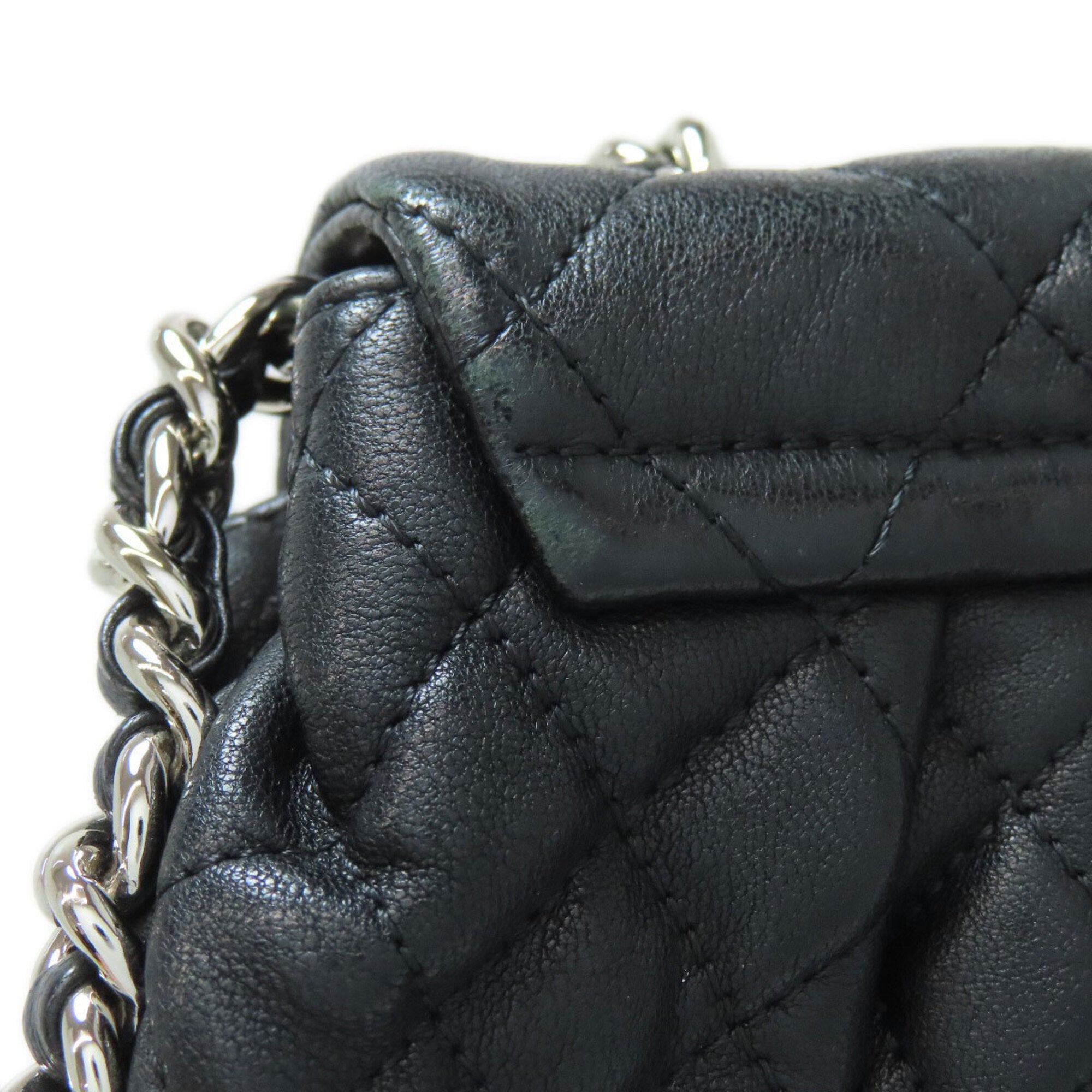 Chanel Black Leather Shoulder Bag (Pre-Owned)