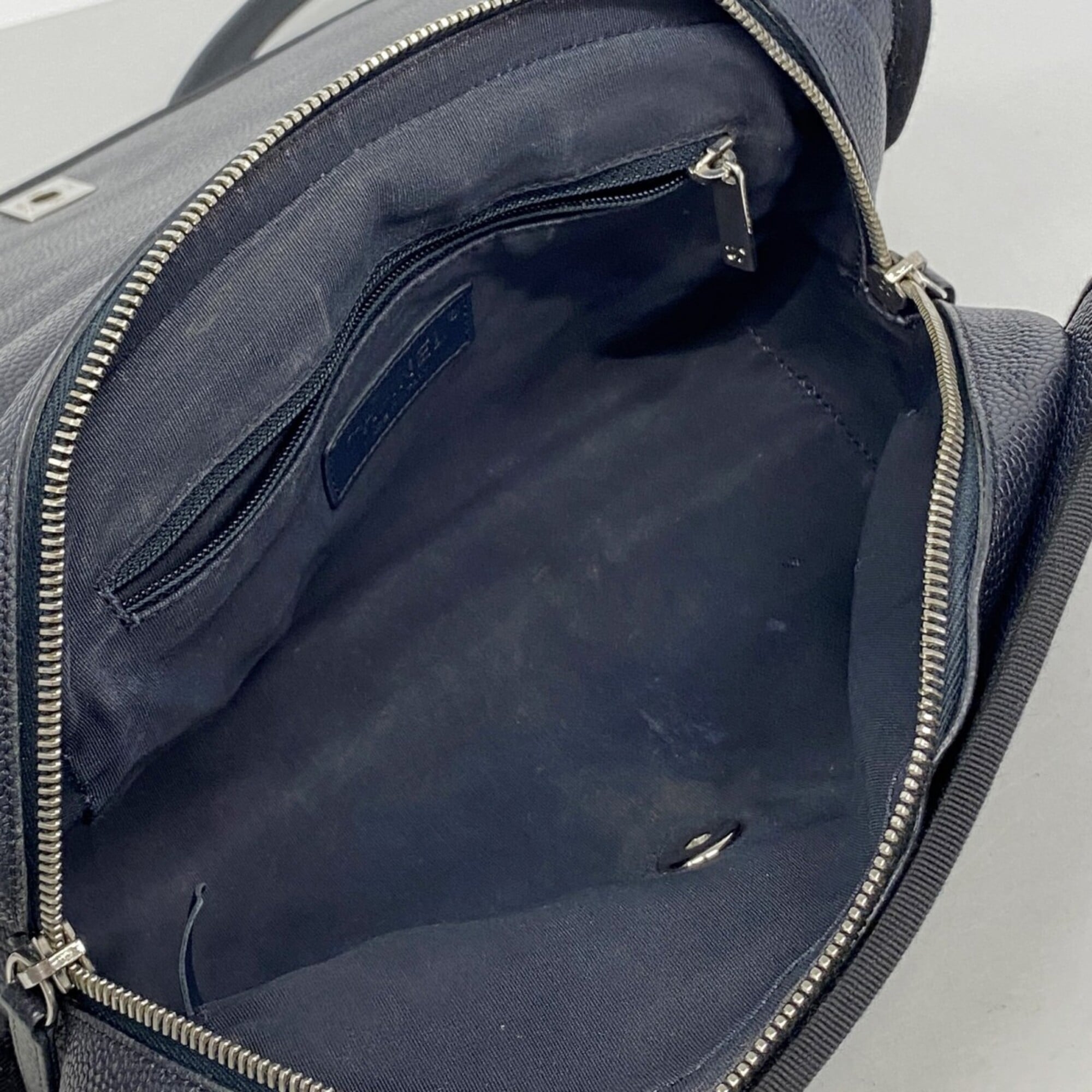 Chanel Black Grained Calfskin Handbag (Pre-Owned)