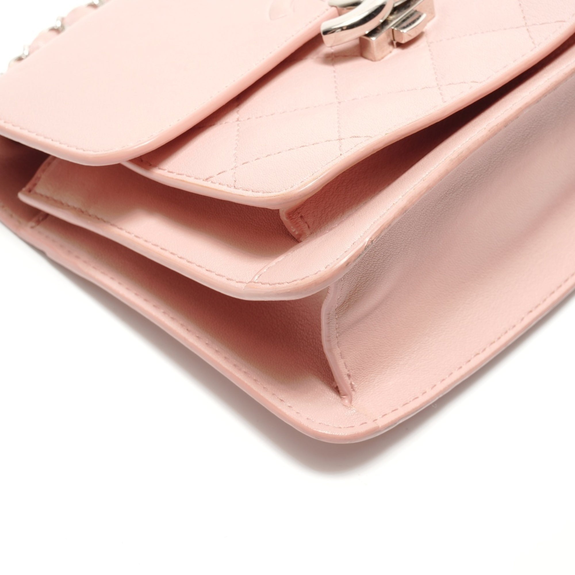 Chanel Pink Shoulder Bag (Pre-Owned)
