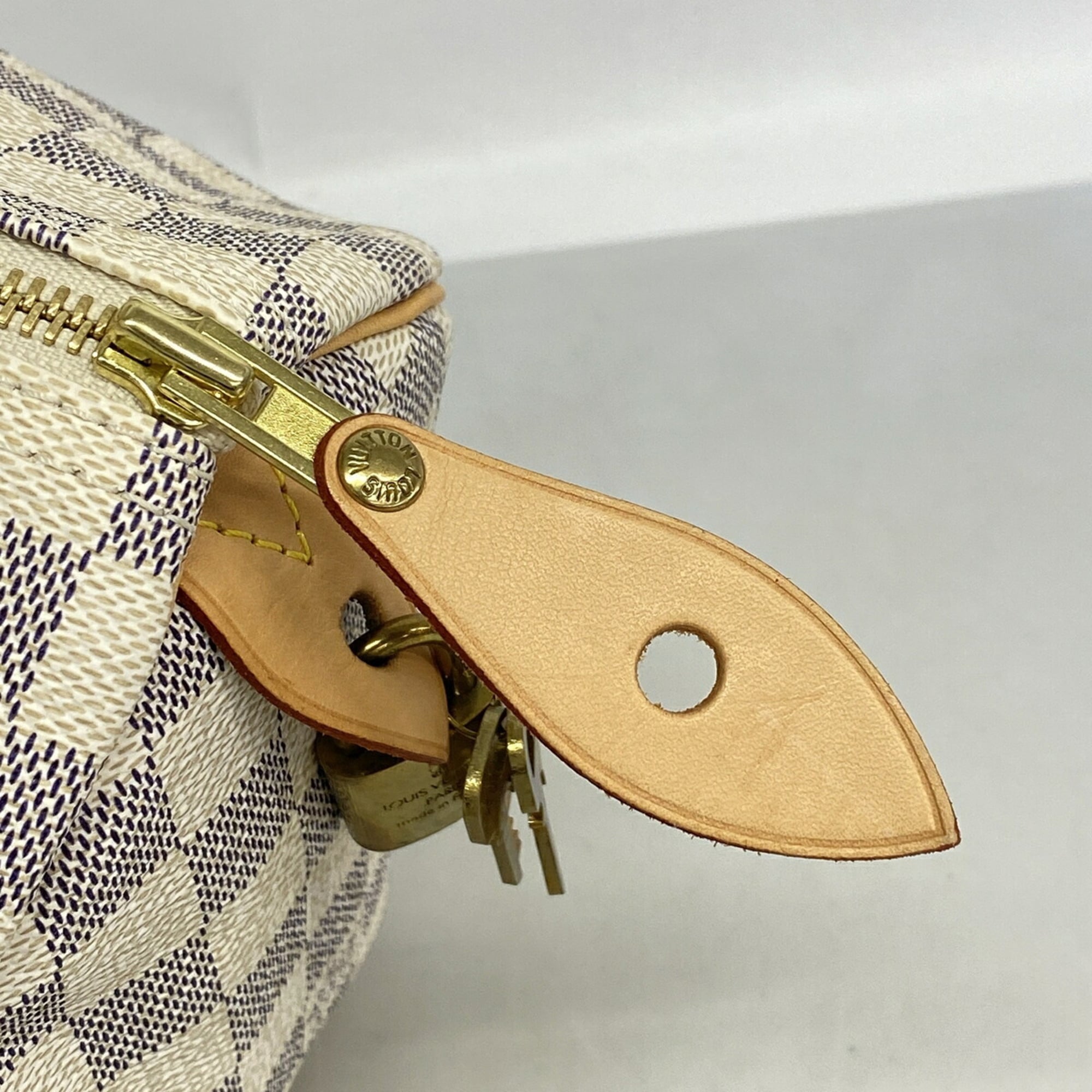 Louis Vuitton White Handbag (Pre-Owned)
