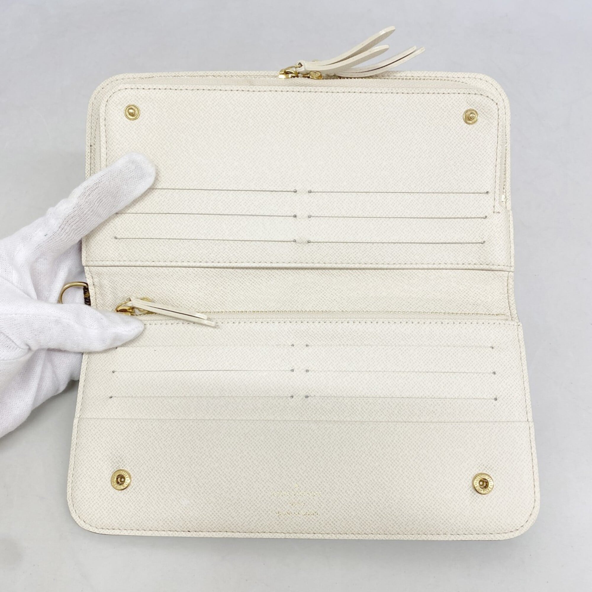 Louis Vuitton Lv Off White Long Wallet (Bi-Fold) (Pre-Owned)
