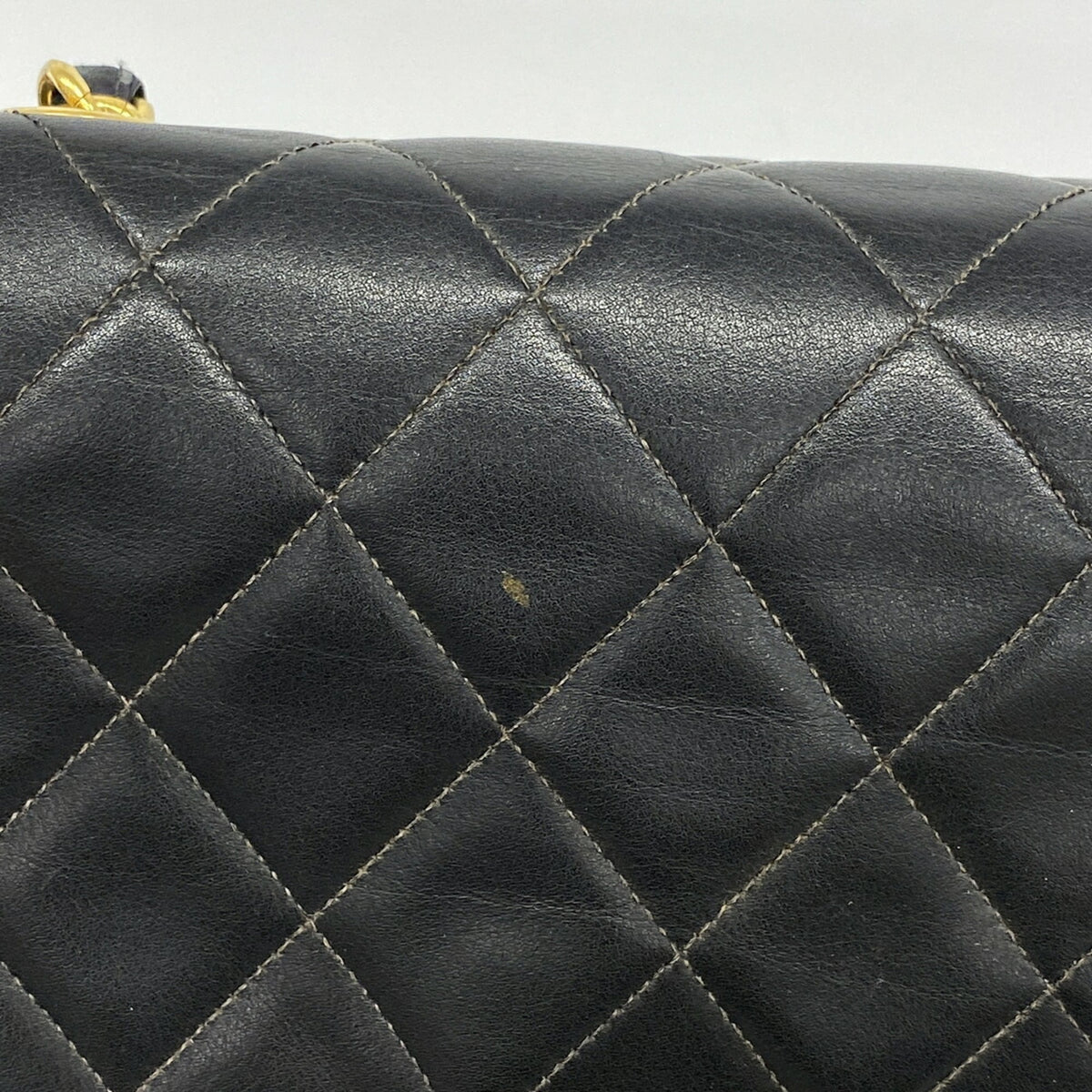 Chanel Black Leather Shoulder Bag (Pre-Owned)