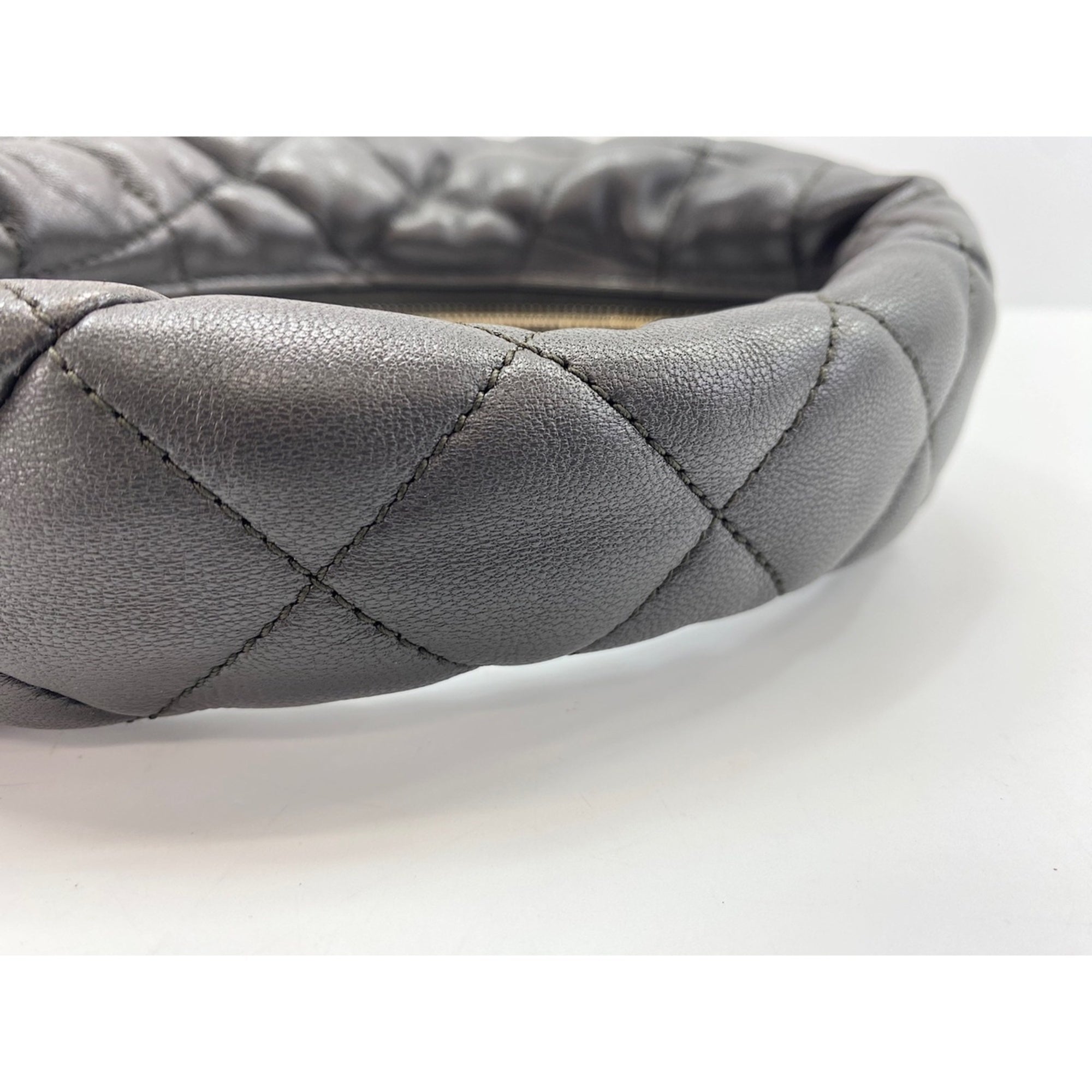 Yves Saint Laurent Gray Leather Handbag (Pre-Owned)