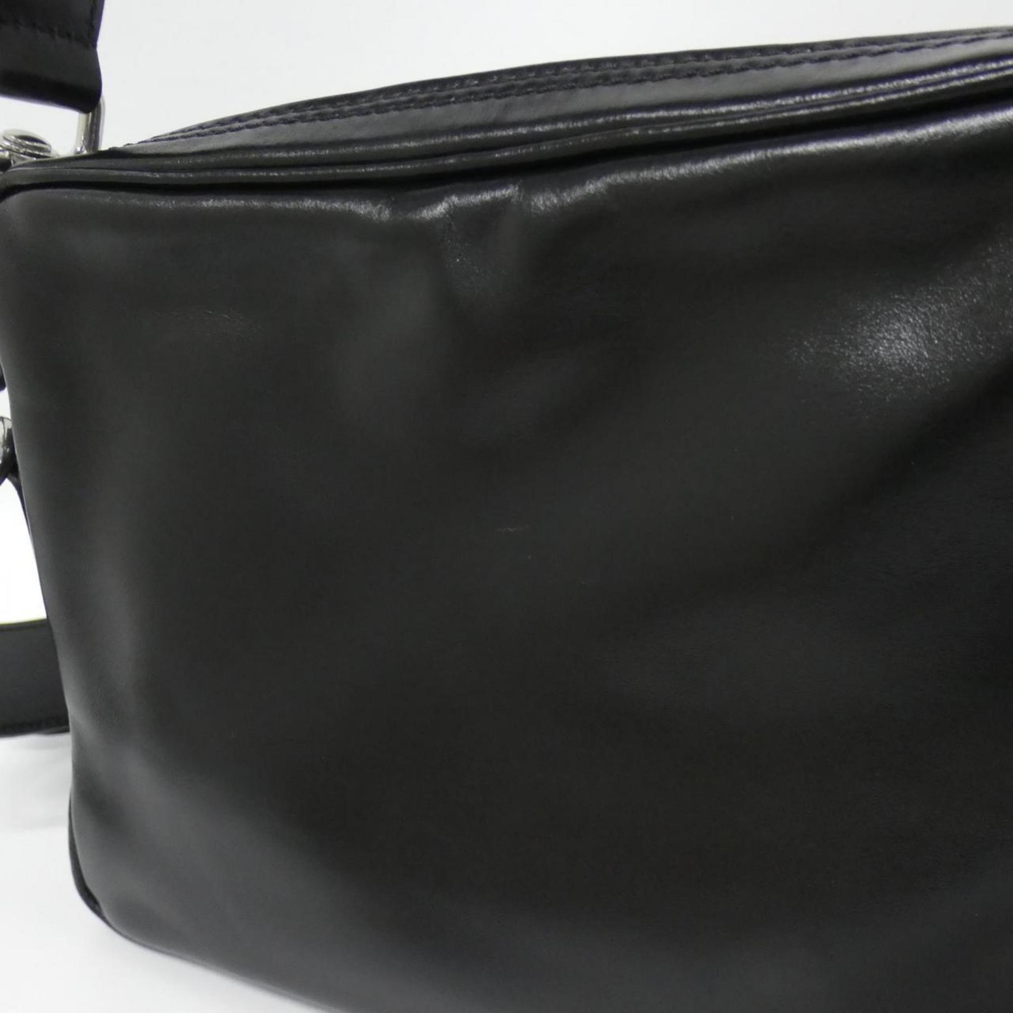 Louis Vuitton Black Leather Shoulder Bag (Pre-Owned)