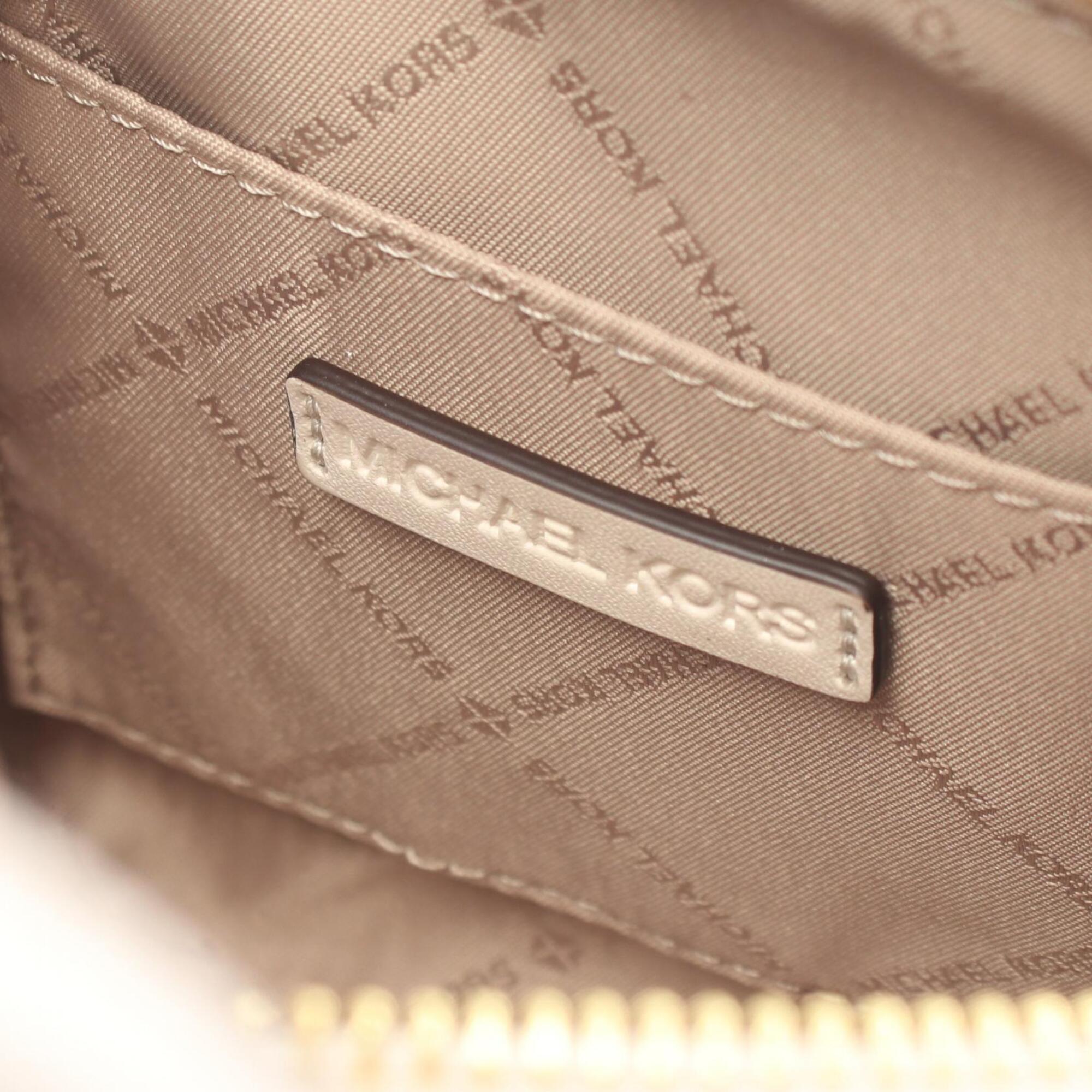 Michael Kors Ivory Leather Handbag (Pre-Owned)