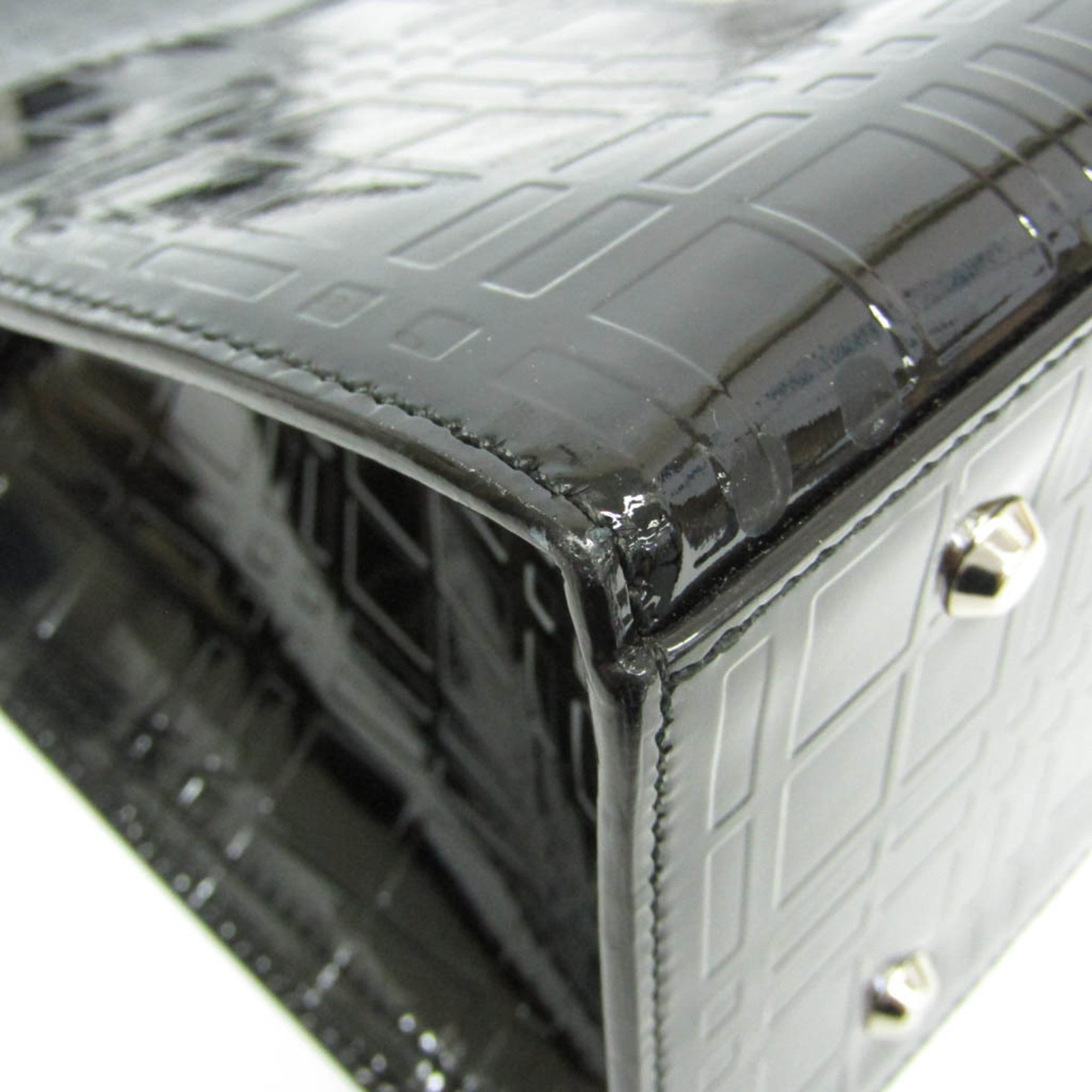Burberry Black Patent Leather Shoulder Bag (Pre-Owned)