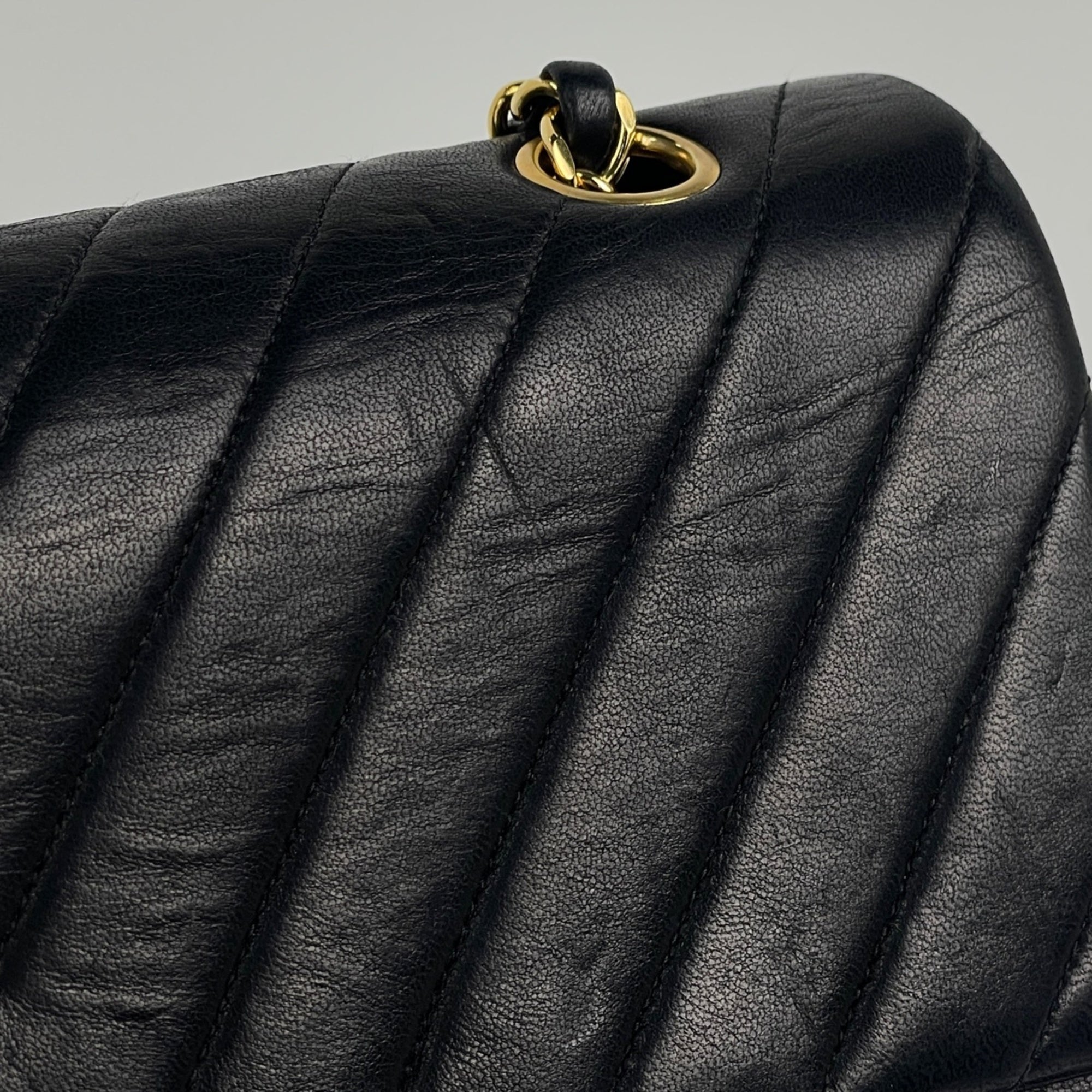 Chanel Black Leather Shoulder Bag (Pre-Owned)
