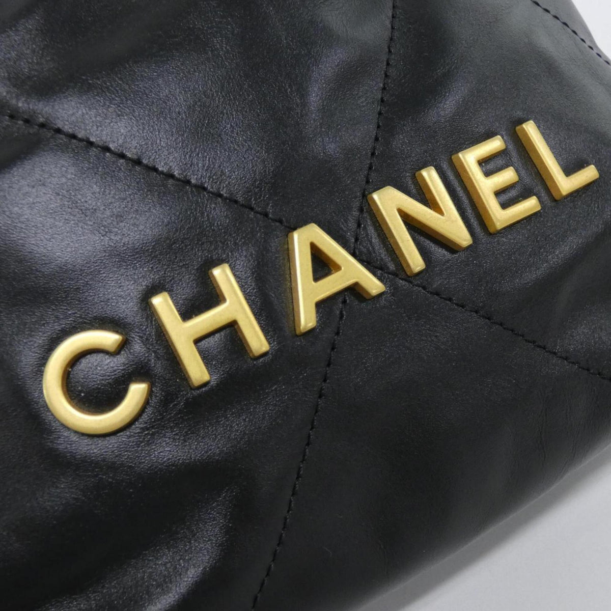 Chanel Black Leather Handbag (Pre-Owned)