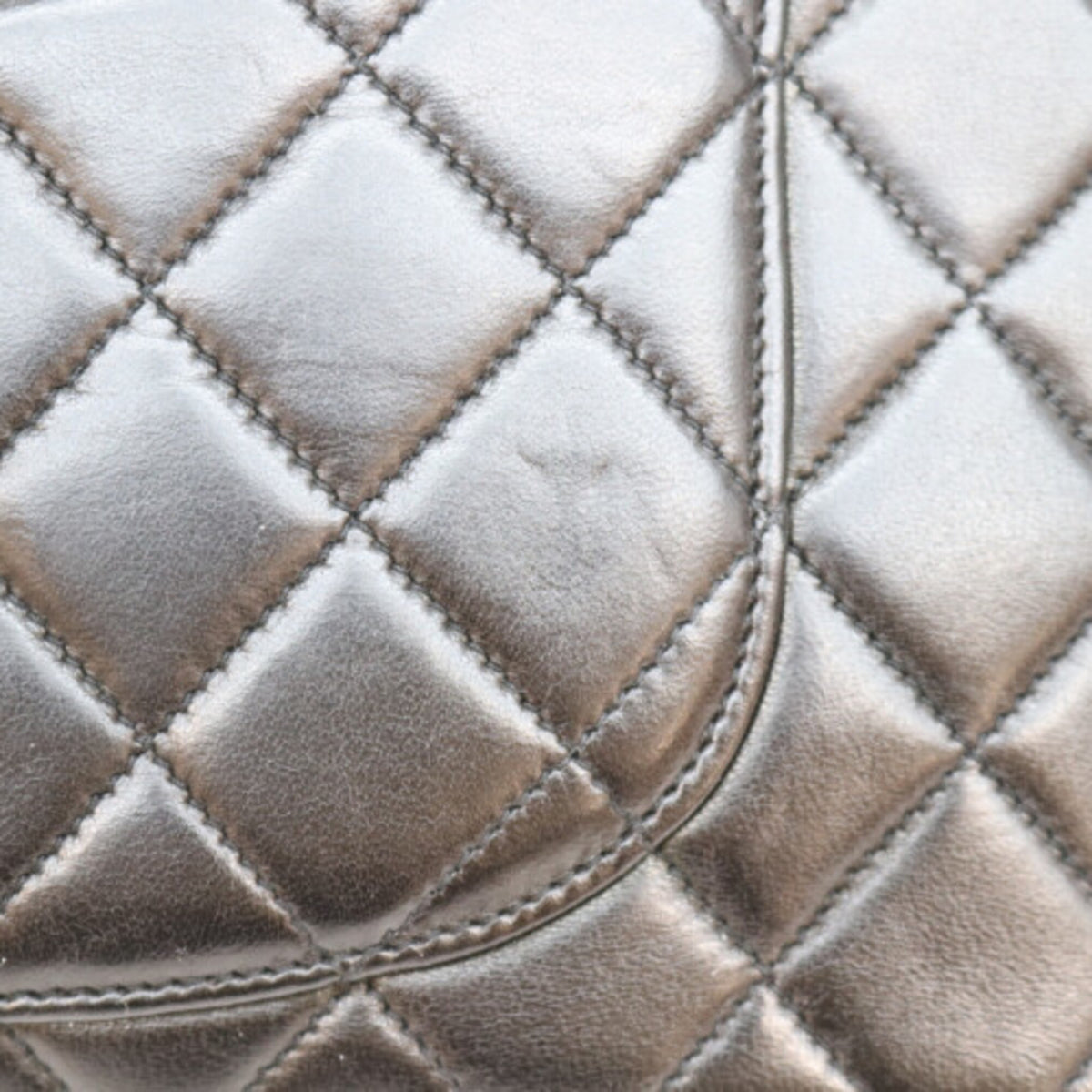 Chanel Black Leather Shoulder Bag (Pre-Owned)