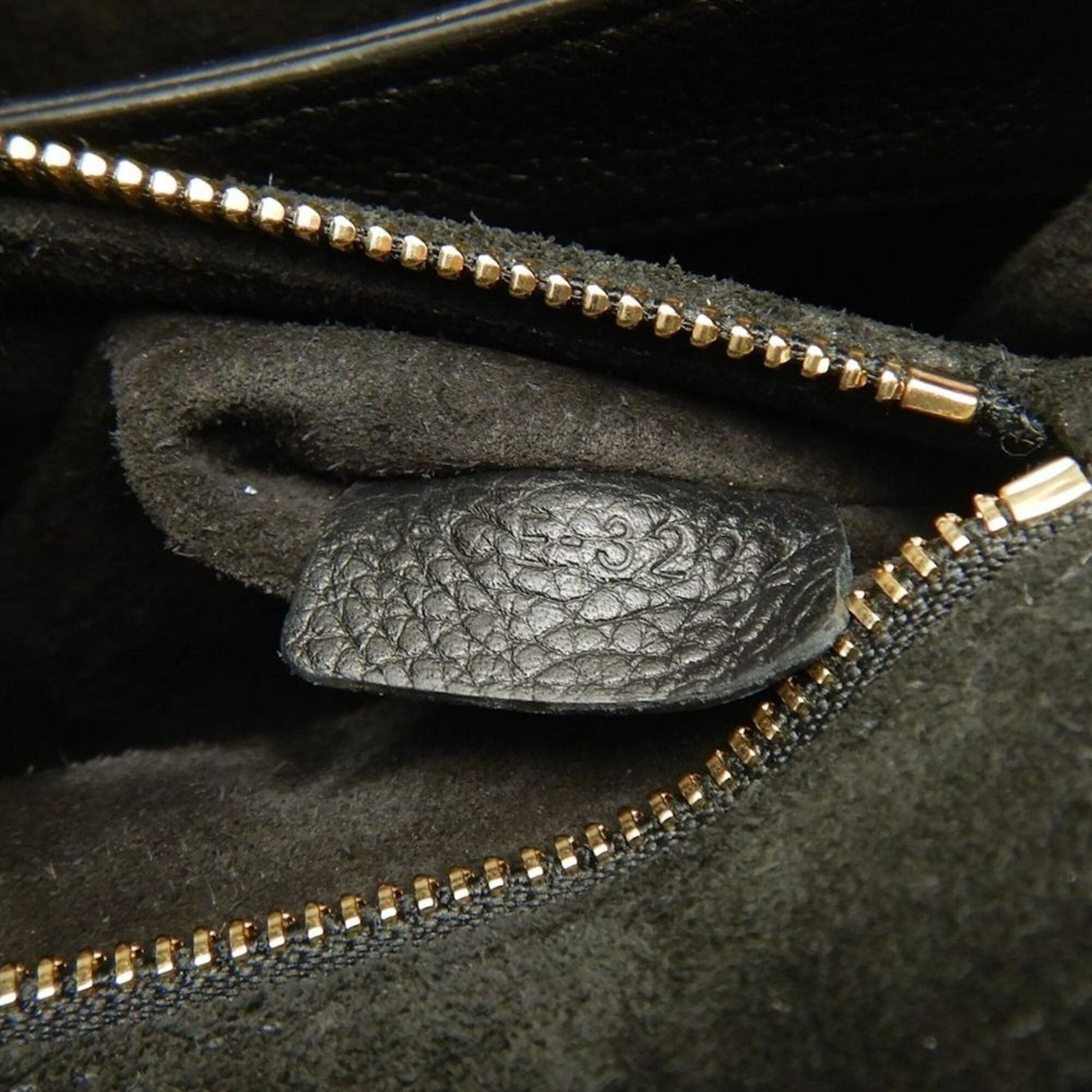 Celine Black Leather Shoulder Bag (Pre-Owned)