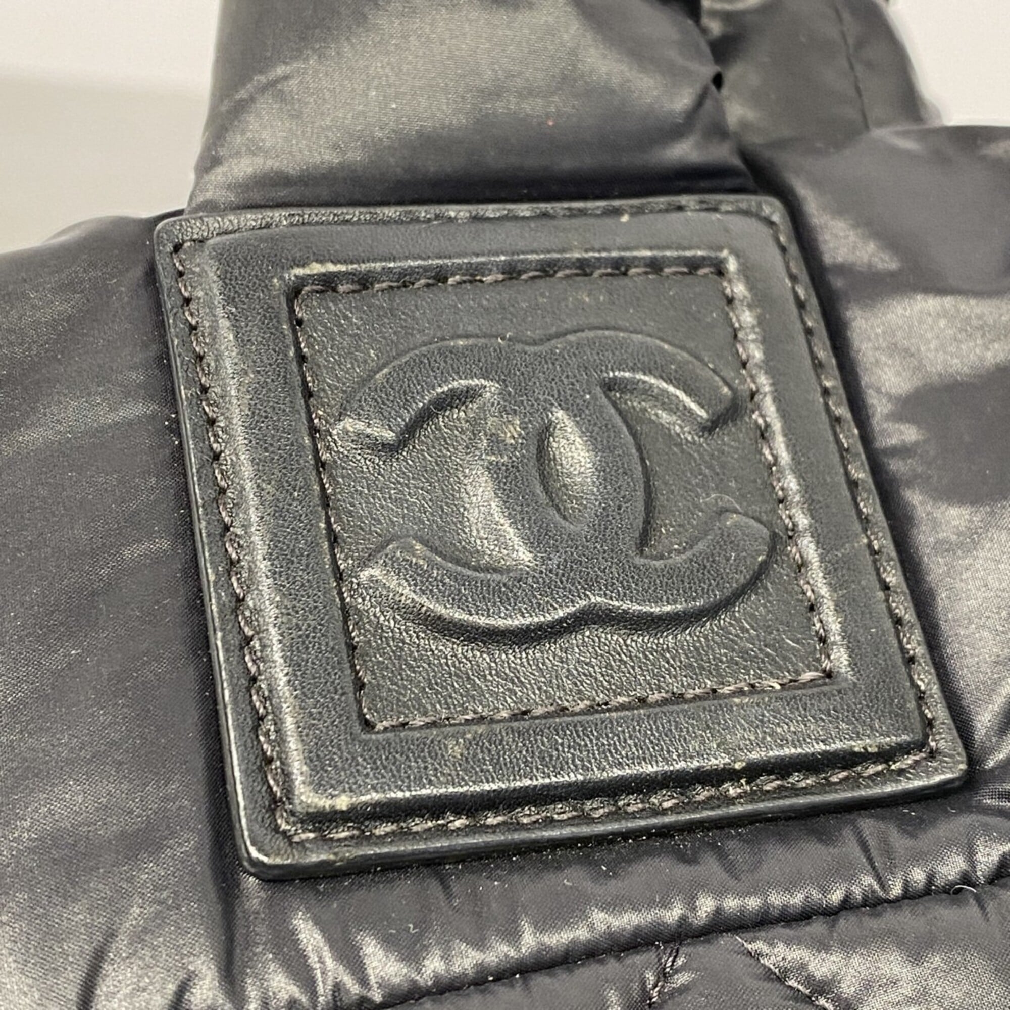 Chanel Black Nylon Tote Bag (Pre-Owned)