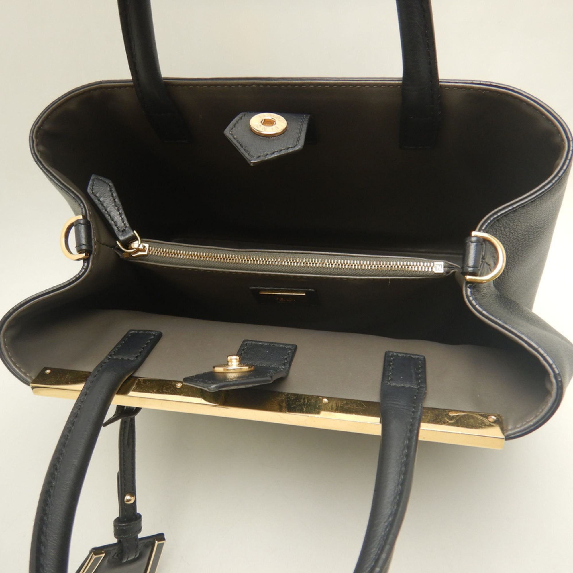 Fendi Black Leather Handbag (Pre-Owned)