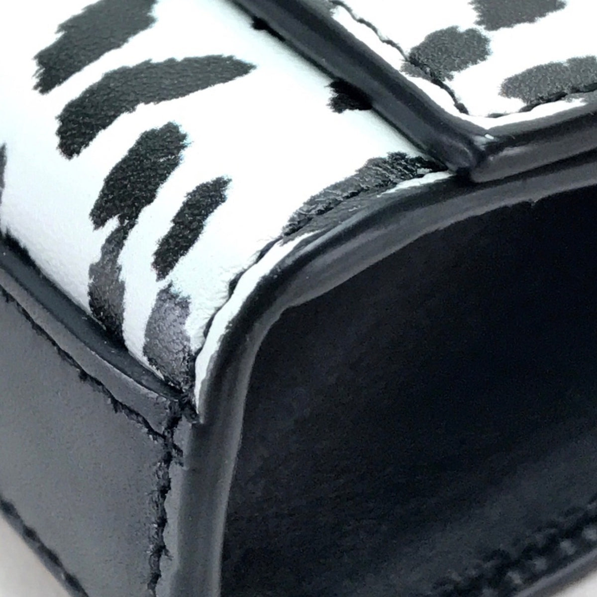 Saint Laurent Black White Leather Clutch Bag (Pre-Owned)