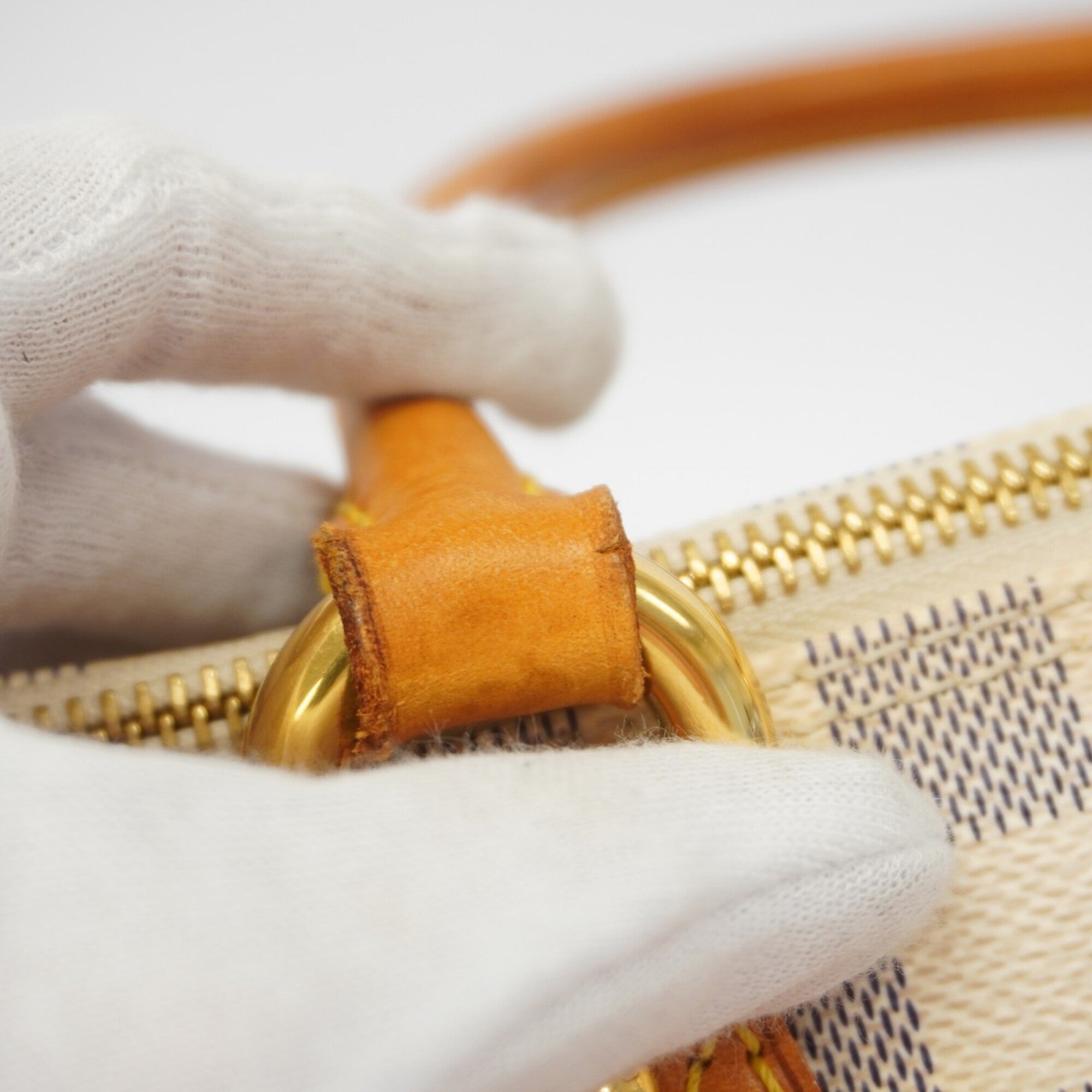 Louis Vuitton White Tote Bag (Pre-Owned)