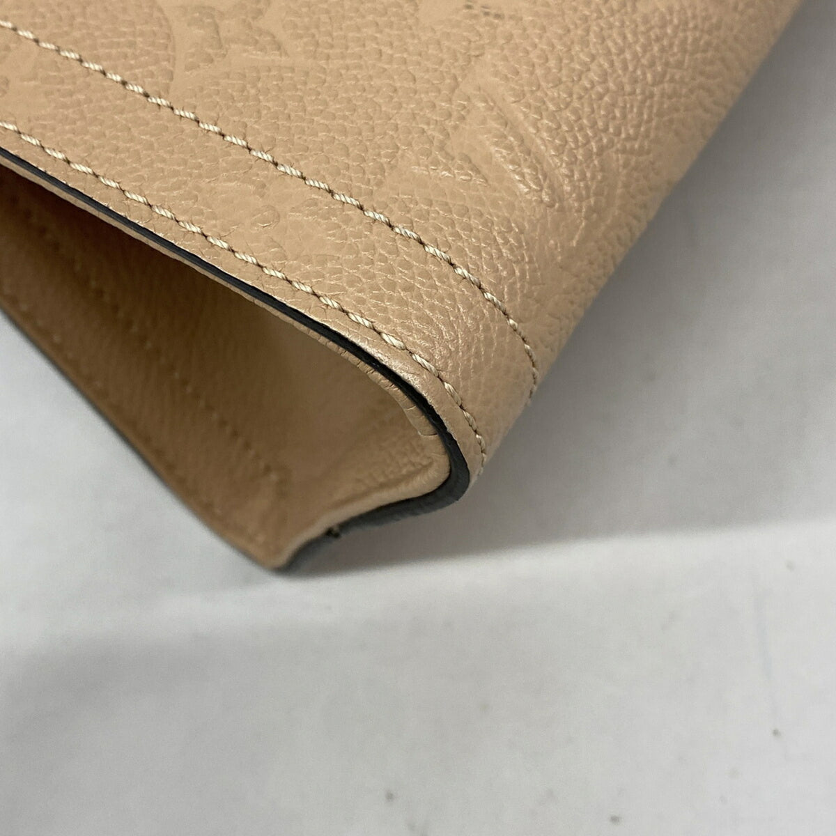 Louis Vuitton Beige Handbag (Pre-Owned)