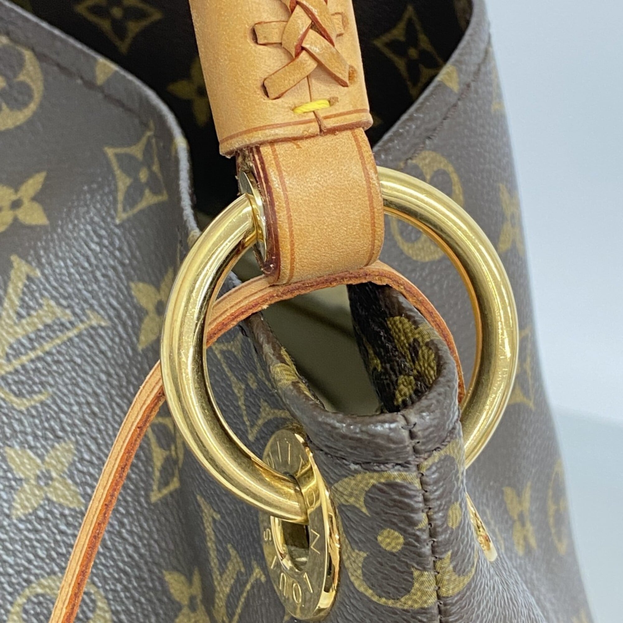 Louis Vuitton Brown Shoulder Bag (Pre-Owned)