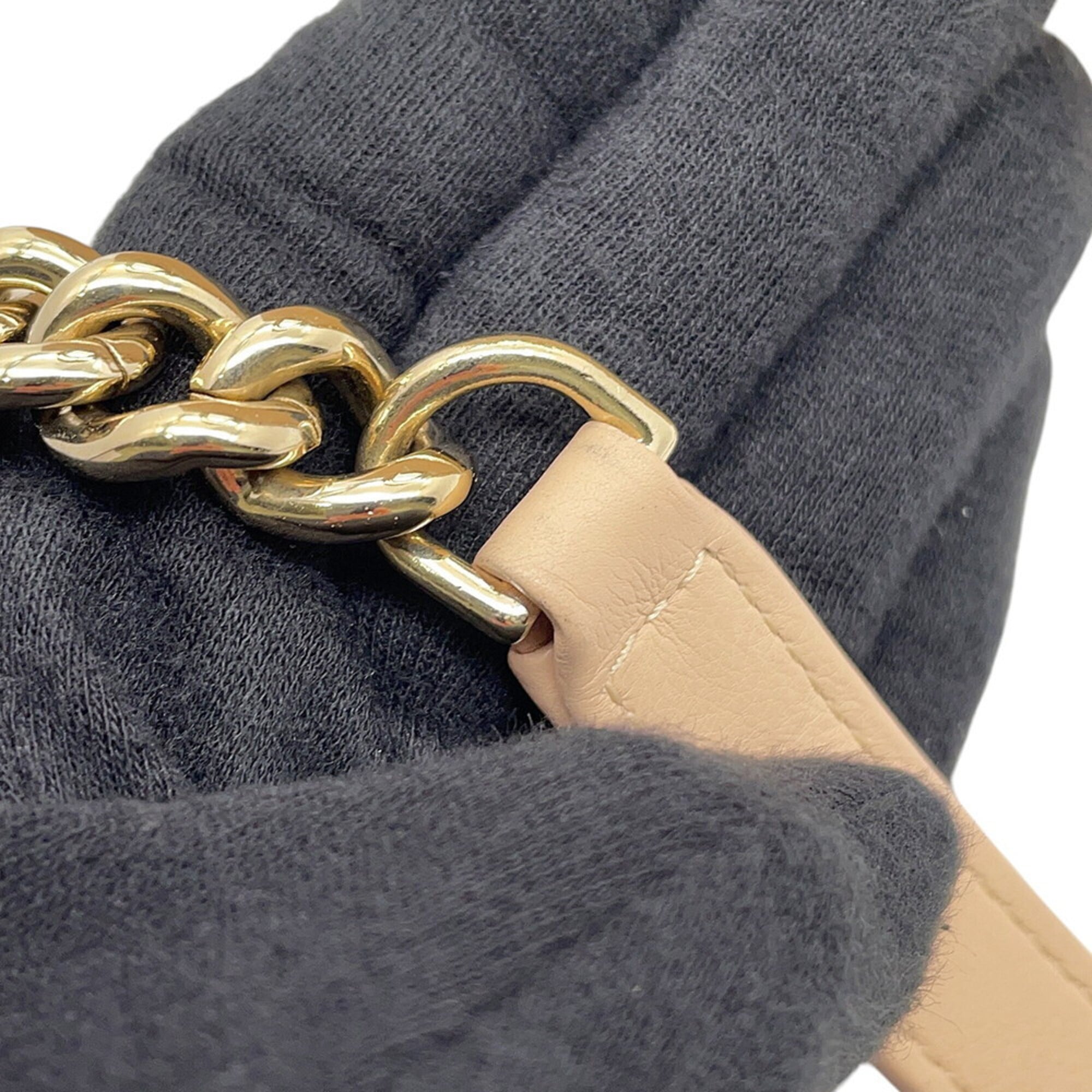 Chanel Beige Leather Shoulder Bag (Pre-Owned)