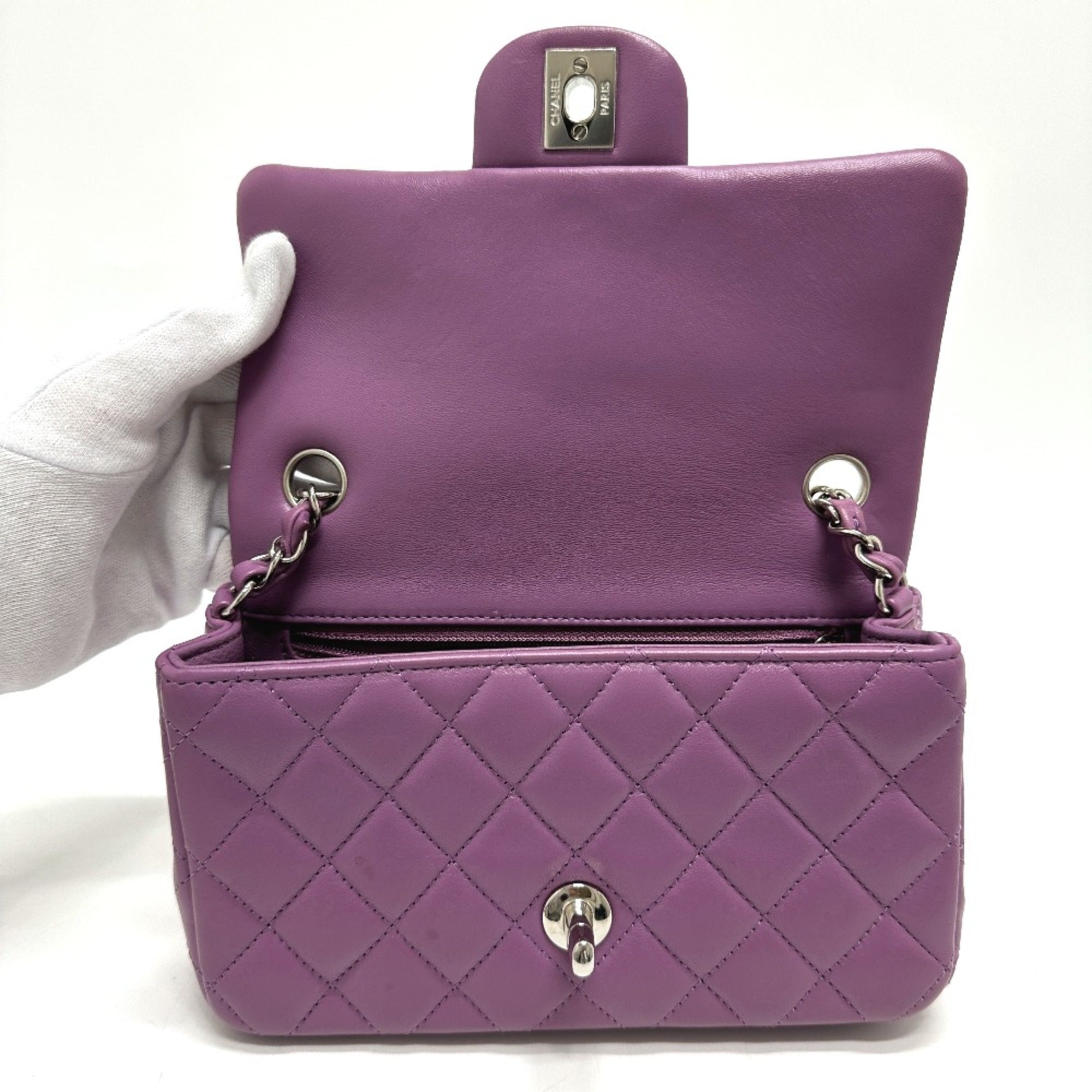 Chanel Purple Leather Shoulder Bag (Pre-Owned)