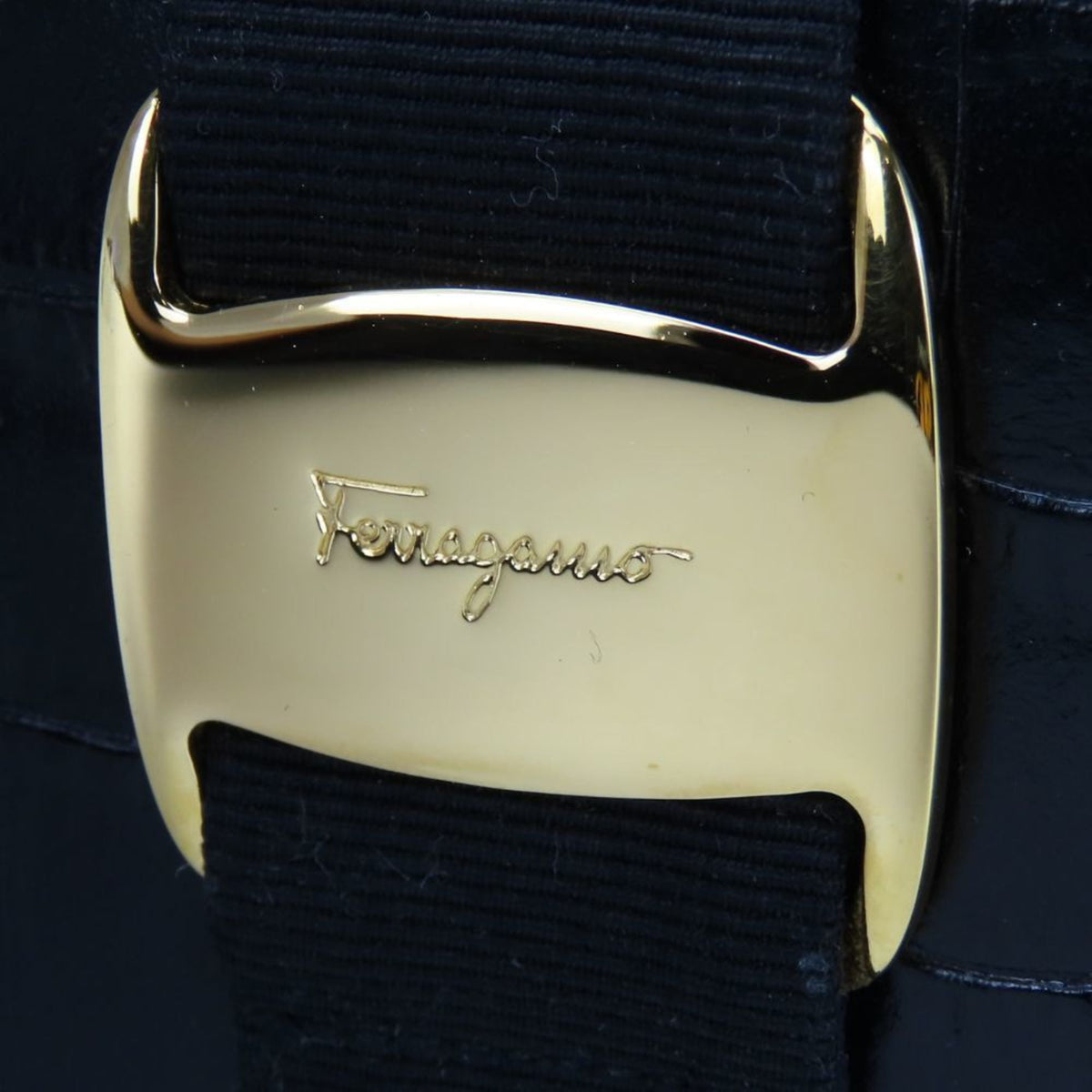 Salvatore Ferragamo Vara Black Leather Wallet (Bi-Fold) (Pre-Owned)