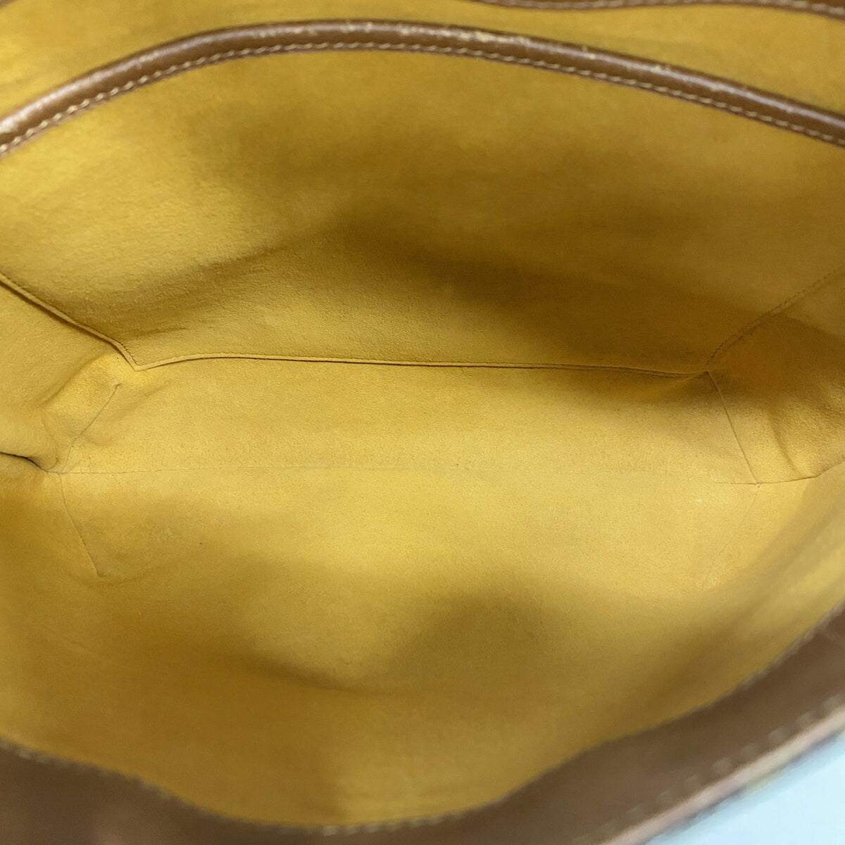 Louis Vuitton Brown Shoulder Bag (Pre-Owned)