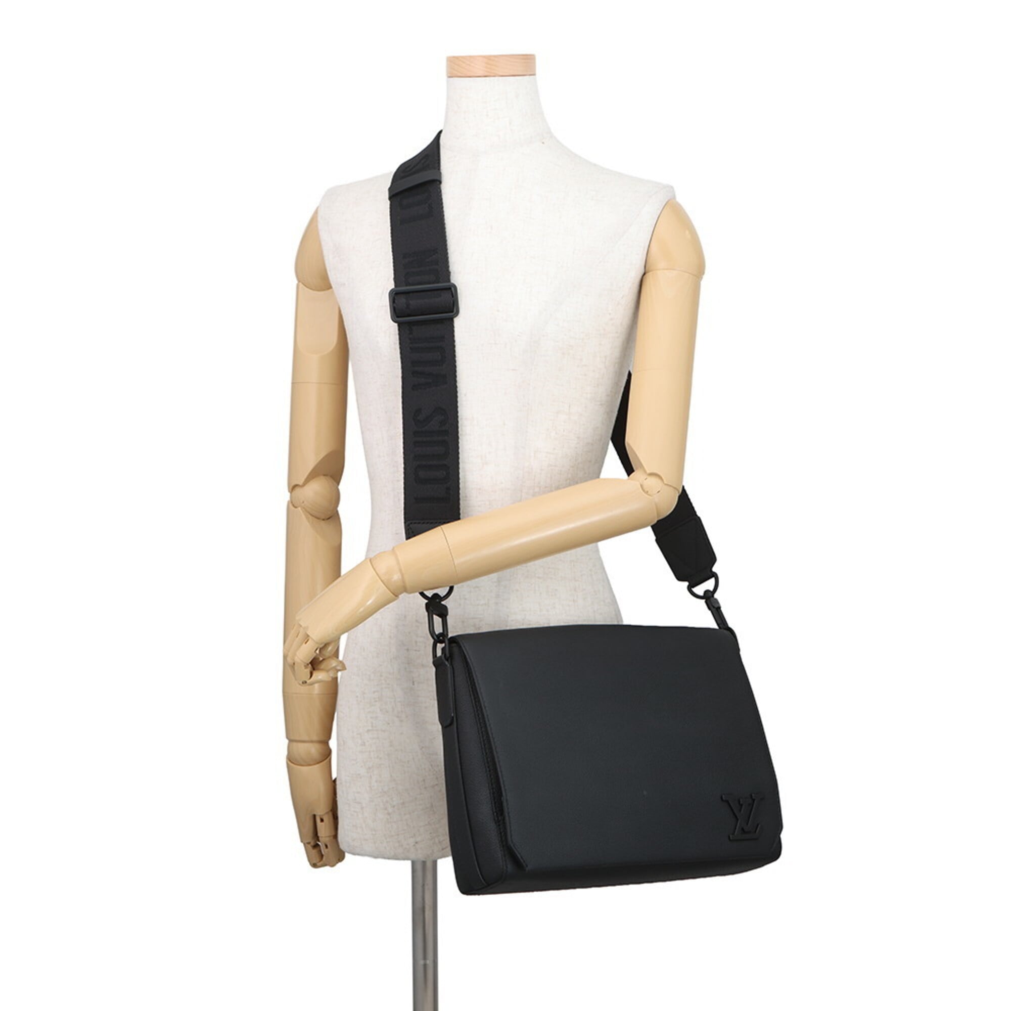 Louis Vuitton Black Noir Handbag Shoulder Bag (Pre-Owned)
