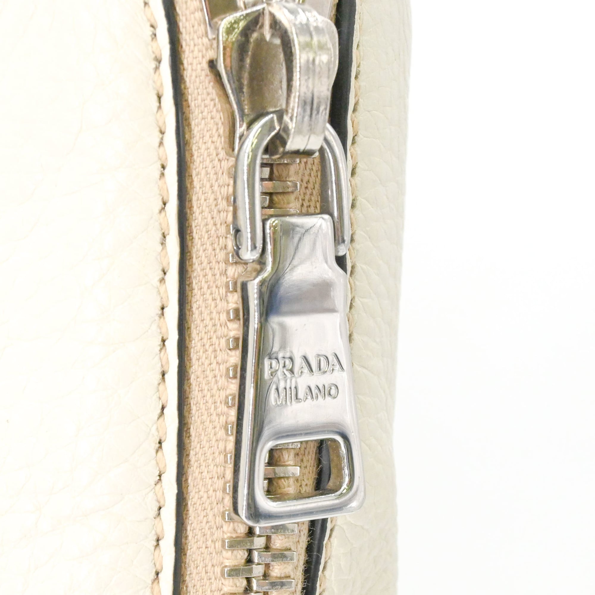 Prada White Leather Shoulder Bag Tote Bag (Pre-Owned)
