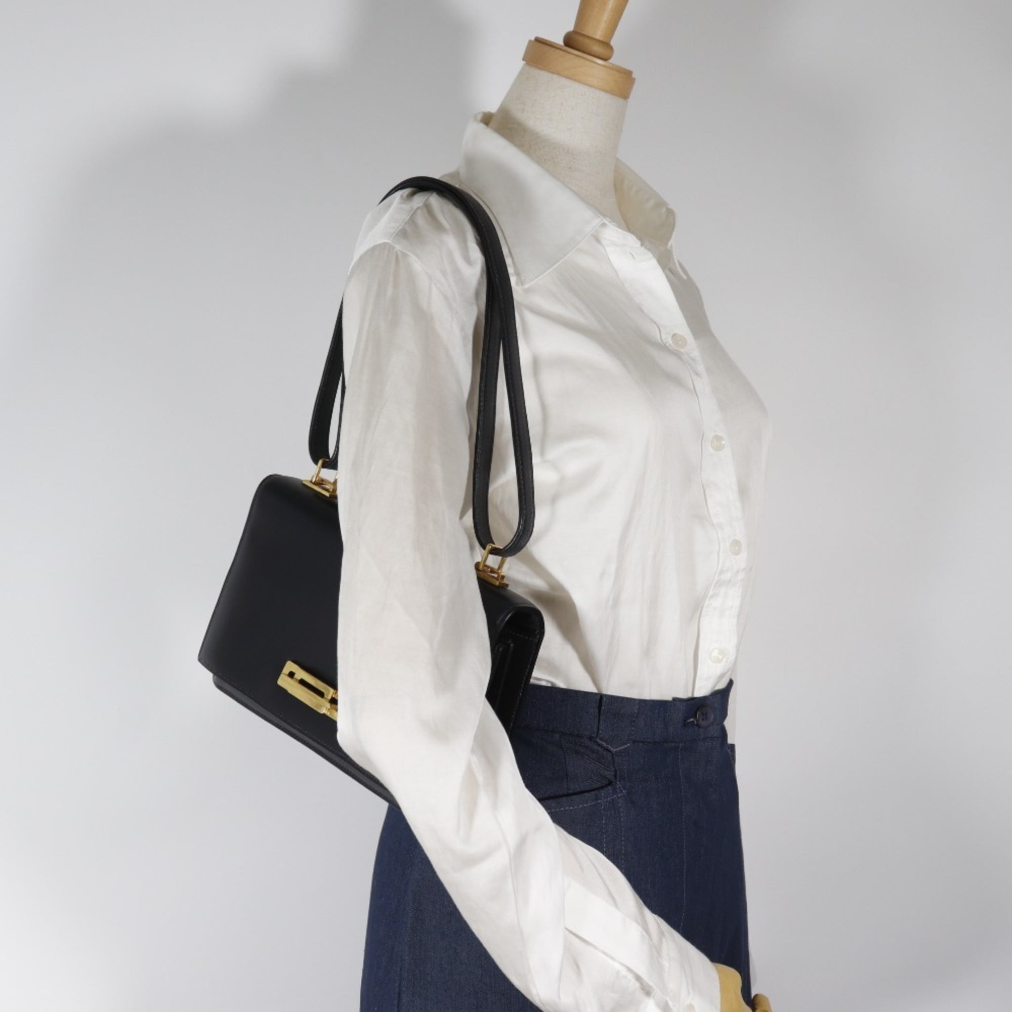 Hermes Leather Shoulder Bag (Pre-Owned)