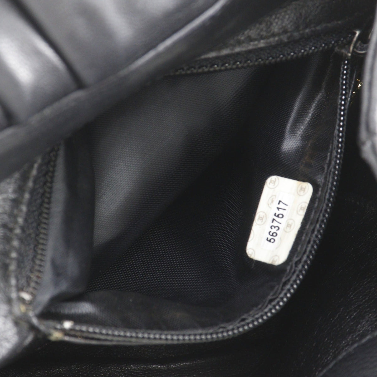 Chanel Black Brown Leather Handbag (Pre-Owned)