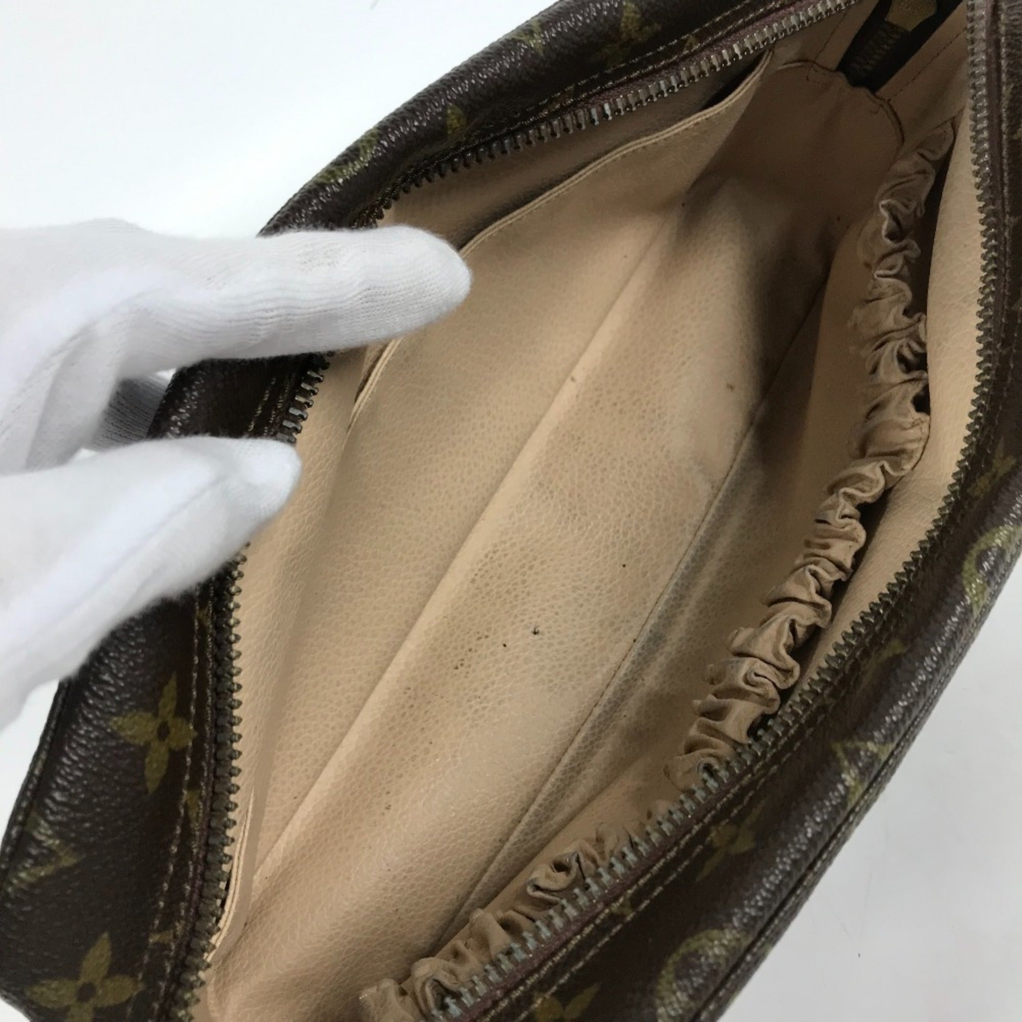 Louis Vuitton Brown Monogram Monogram Pouch (Pre-Owned)