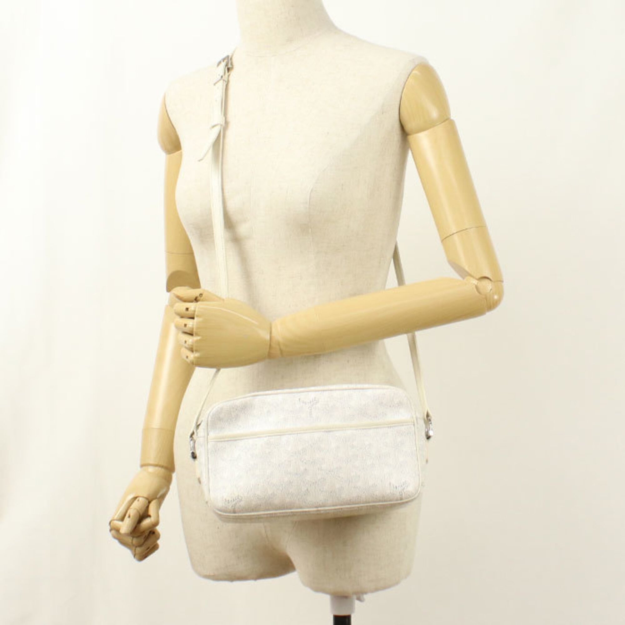 Goyard White Canvas Shoulder Bag (Pre-Owned)