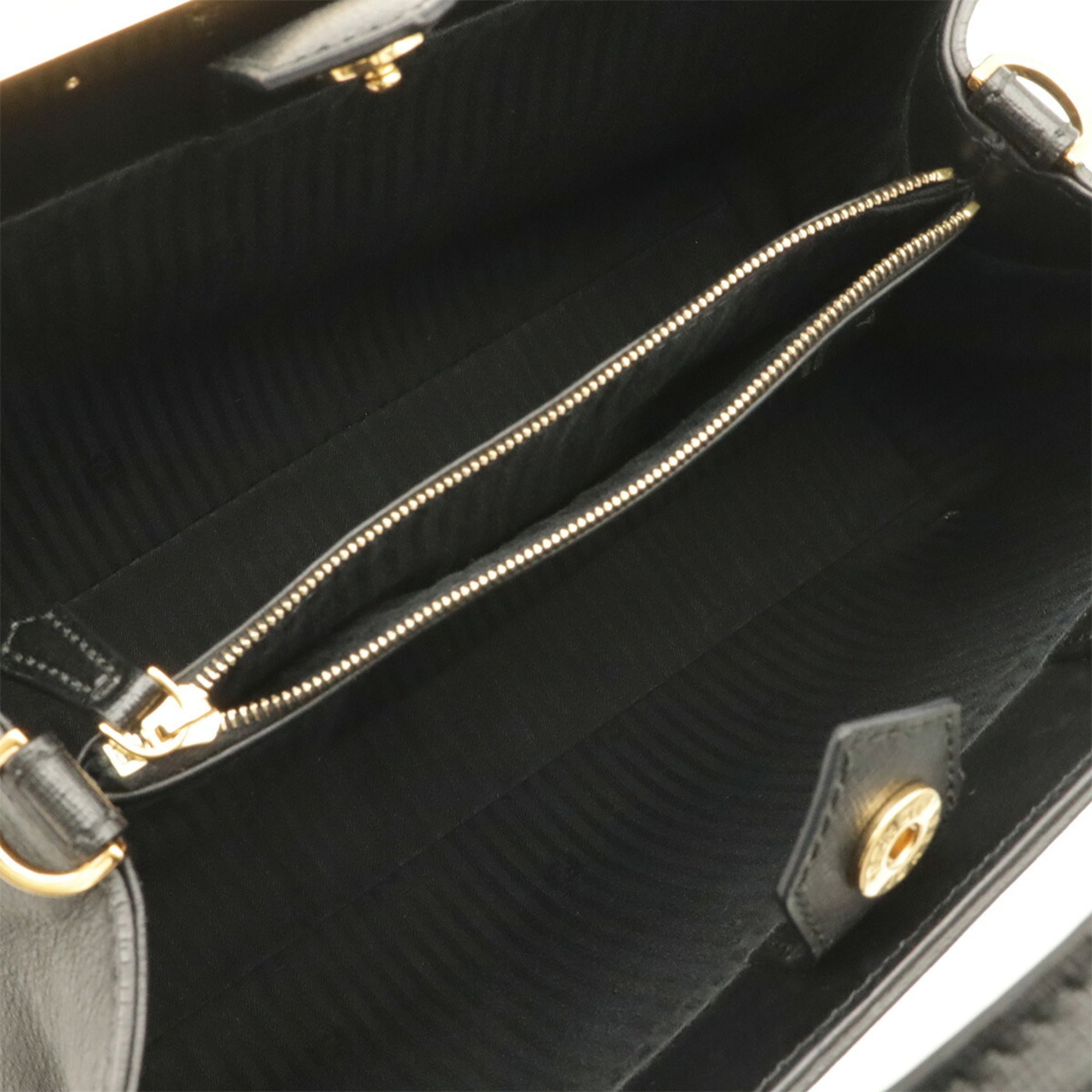 Fendi Black Leather Handbag Shoulder Bag Tote Bag (Pre-Owned)