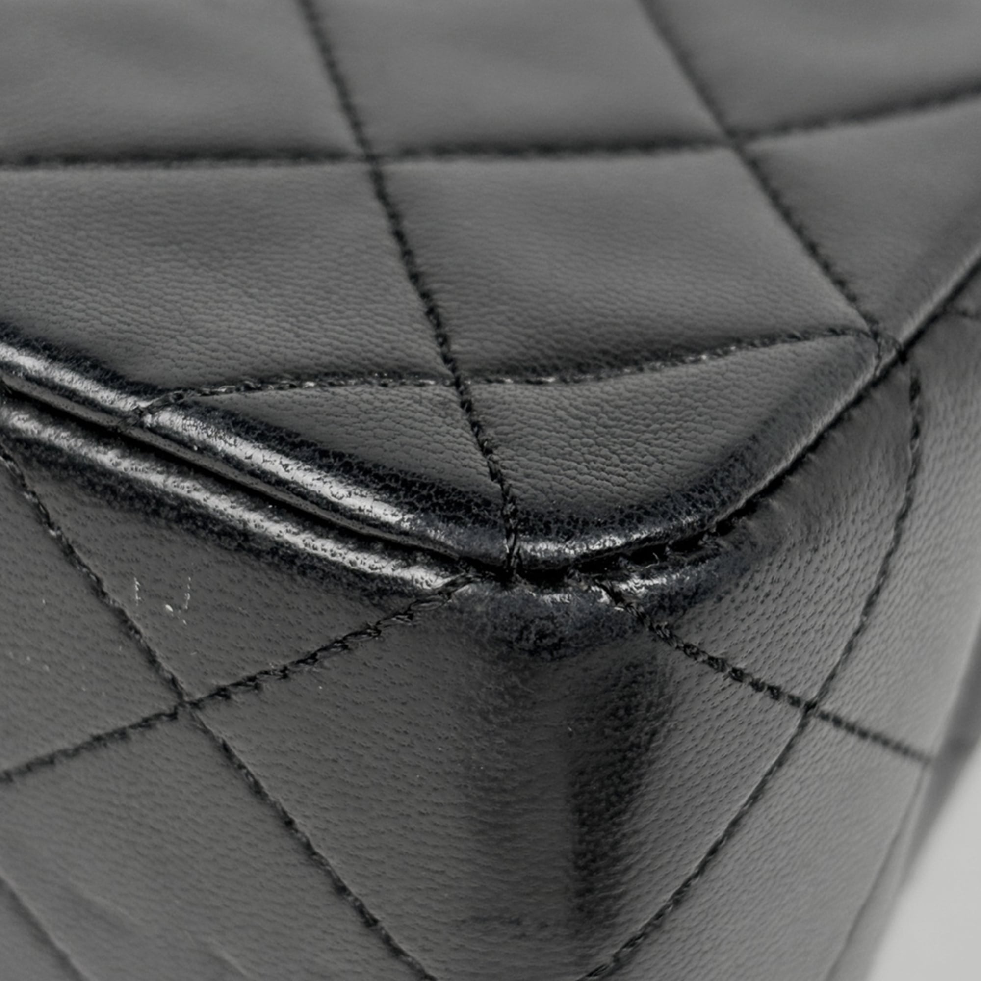 Chanel Matelasse Black Leather Shoulder Bag (Pre-Owned)