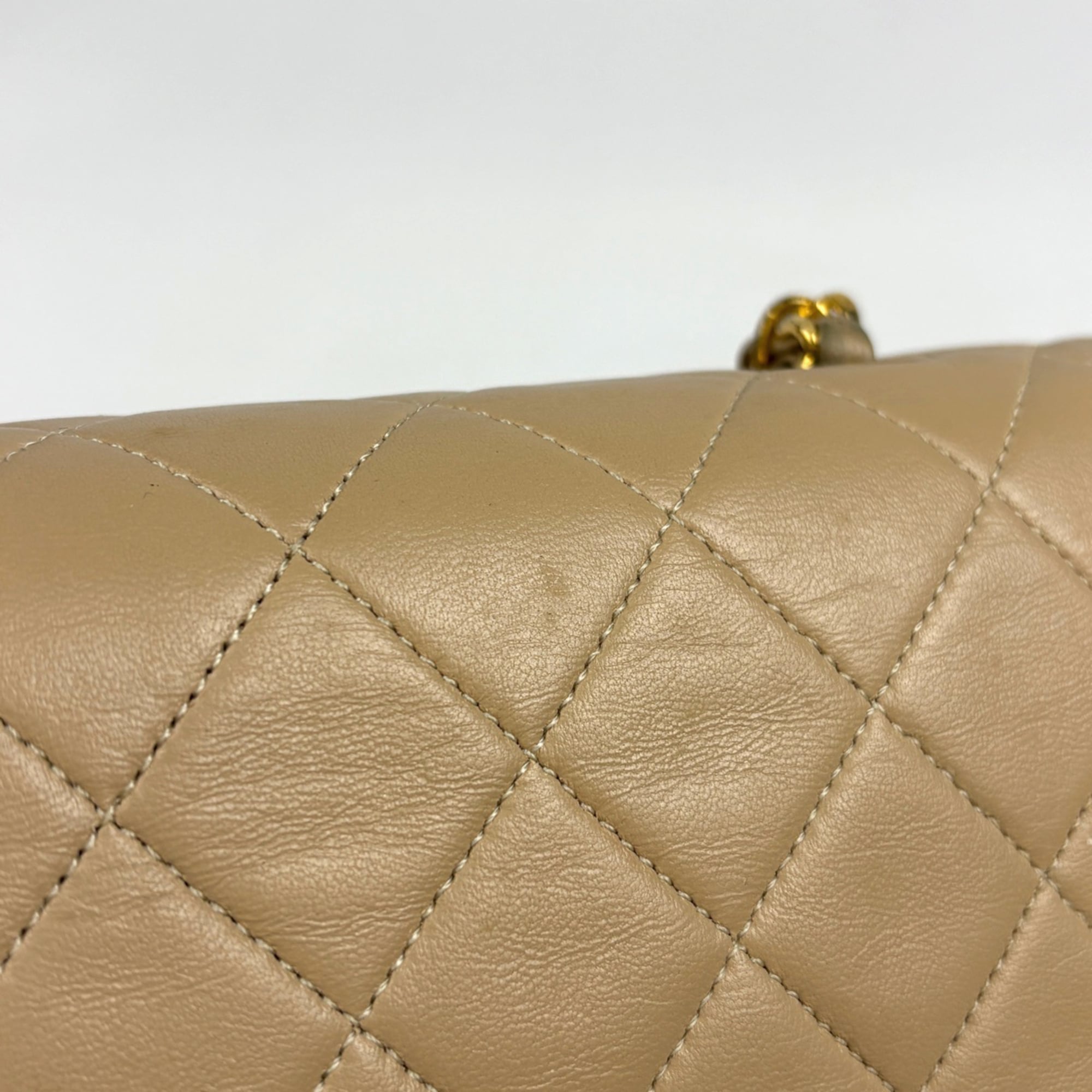 Chanel Matelasse Beige Leather Shoulder Bag (Pre-Owned)