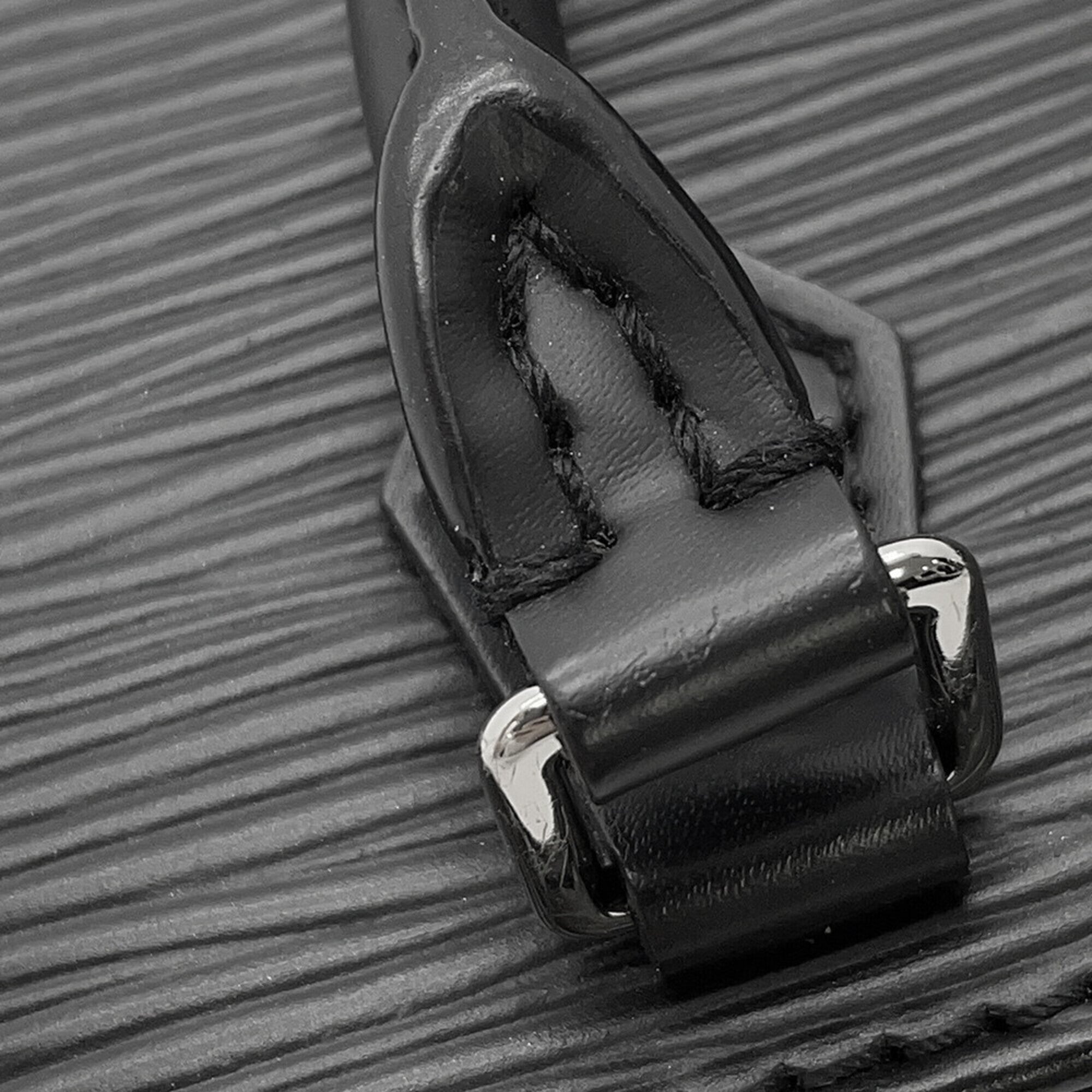 Louis Vuitton Black Noir Epi Leather Handbag Shoulder Bag (Pre-Owned)