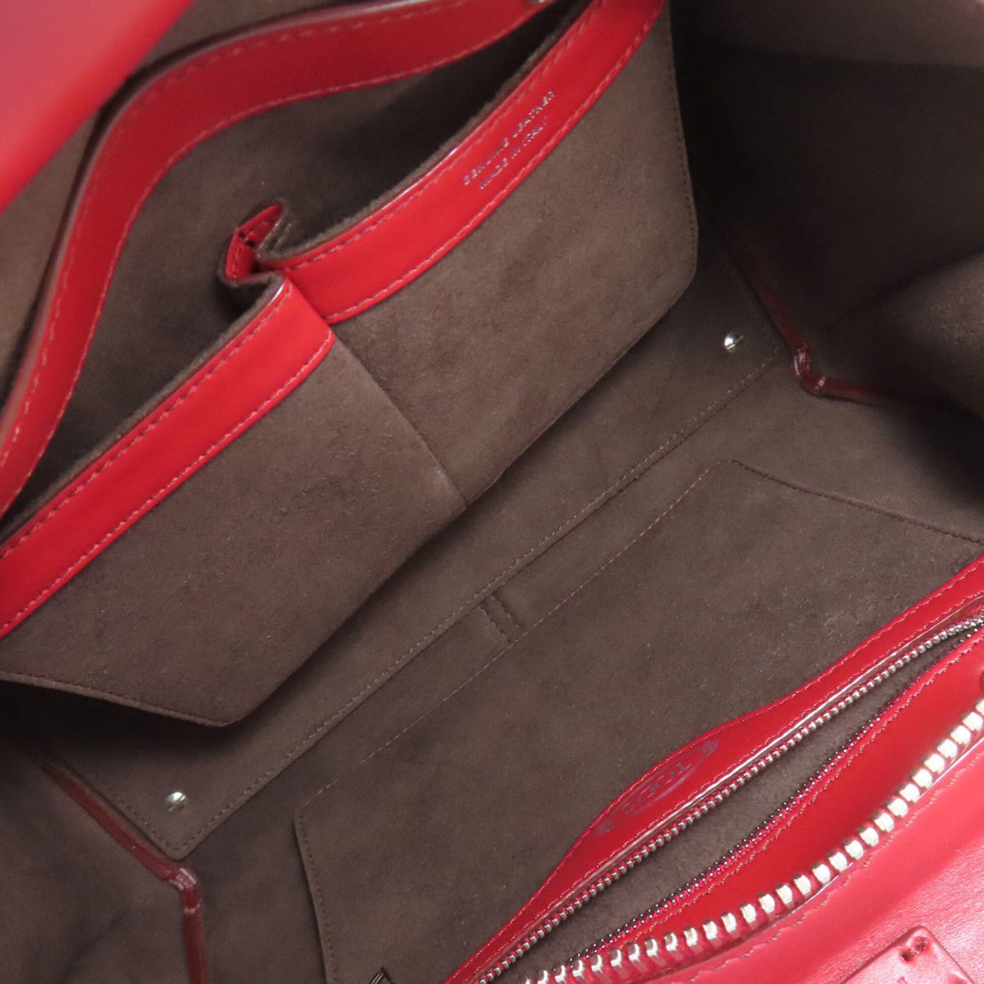 Tod's Red Color Leather Handbag (Pre-Owned)