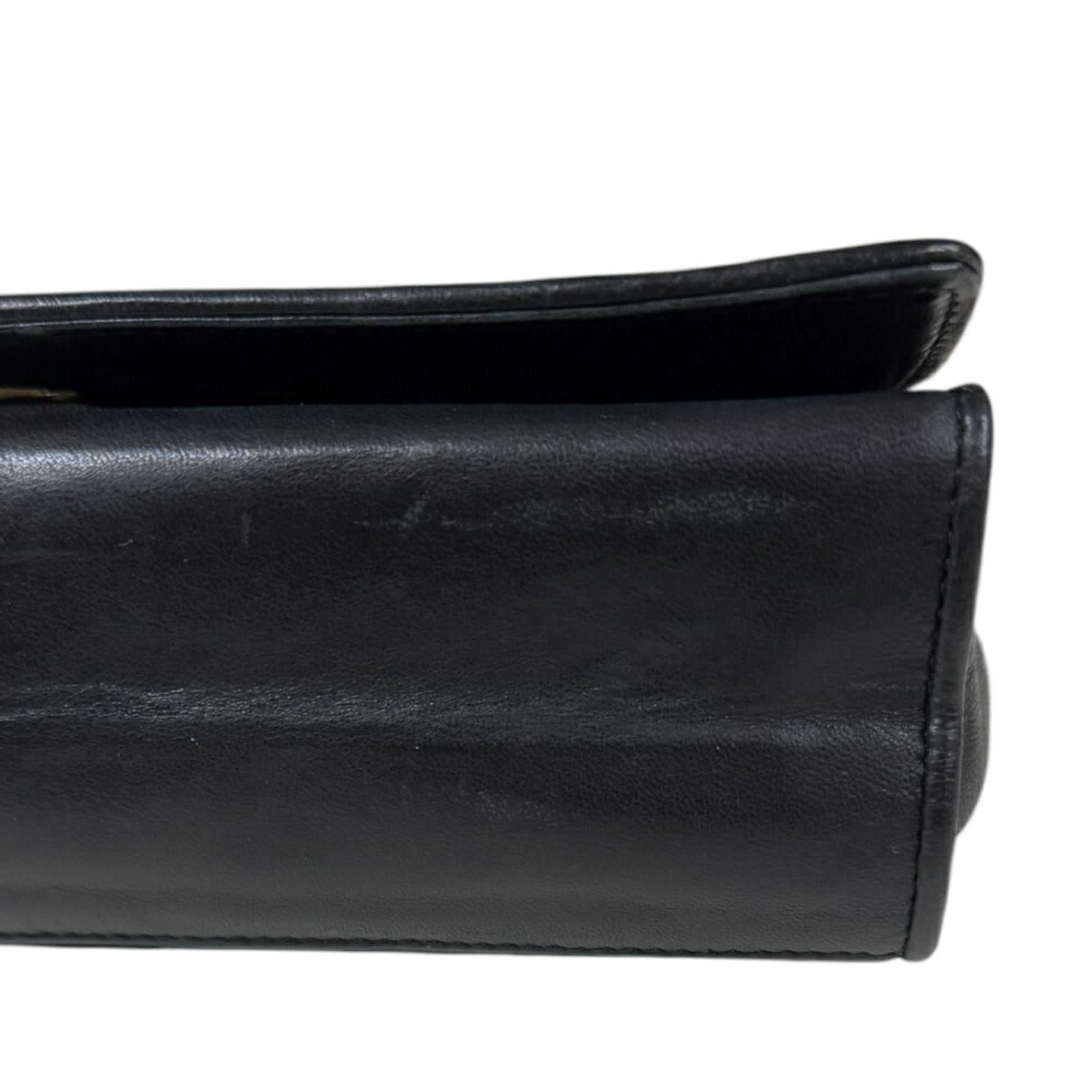 Chanel Black Leather Shoulder Bag (Pre-Owned)