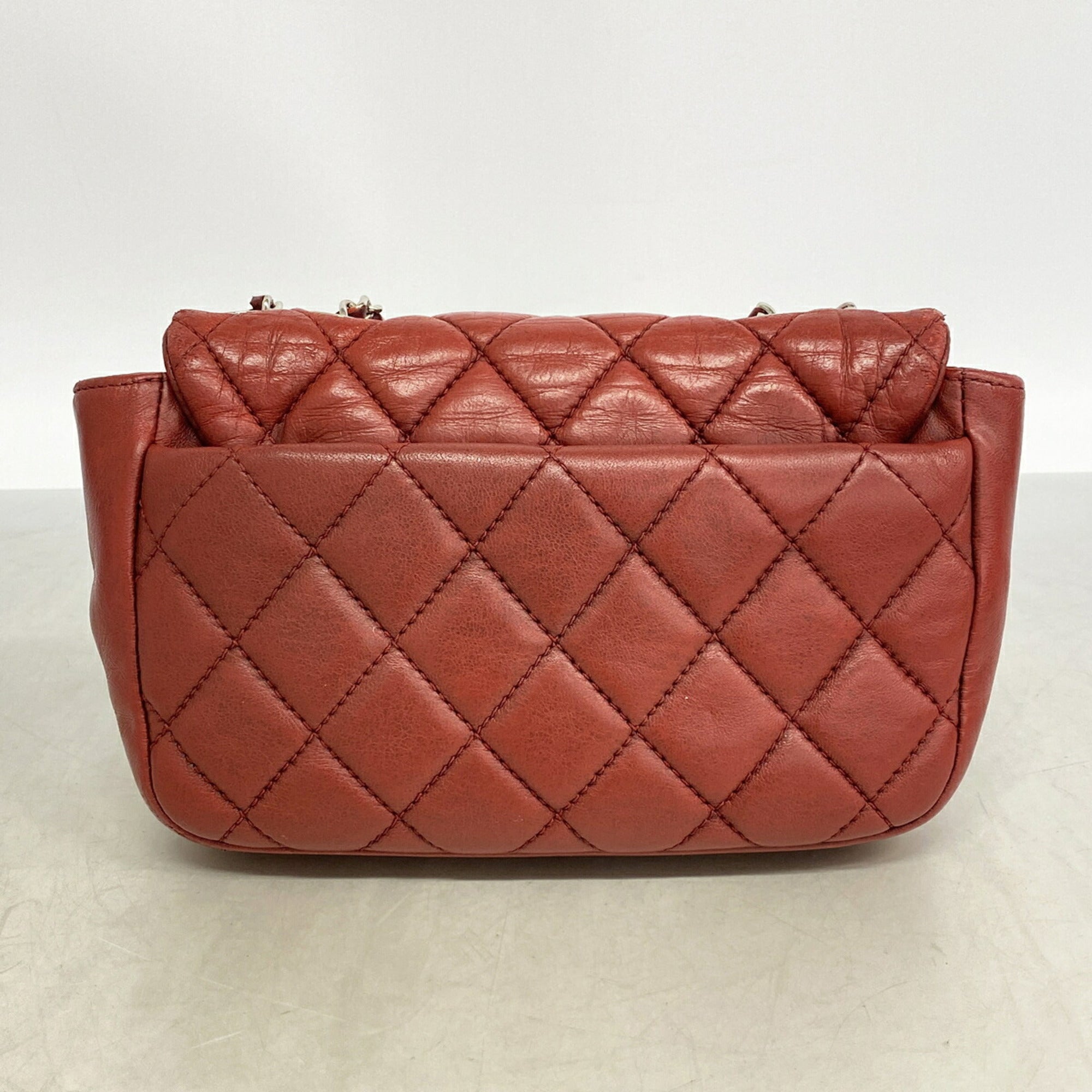 Chanel Red Color Leather Shoulder Bag (Pre-Owned)