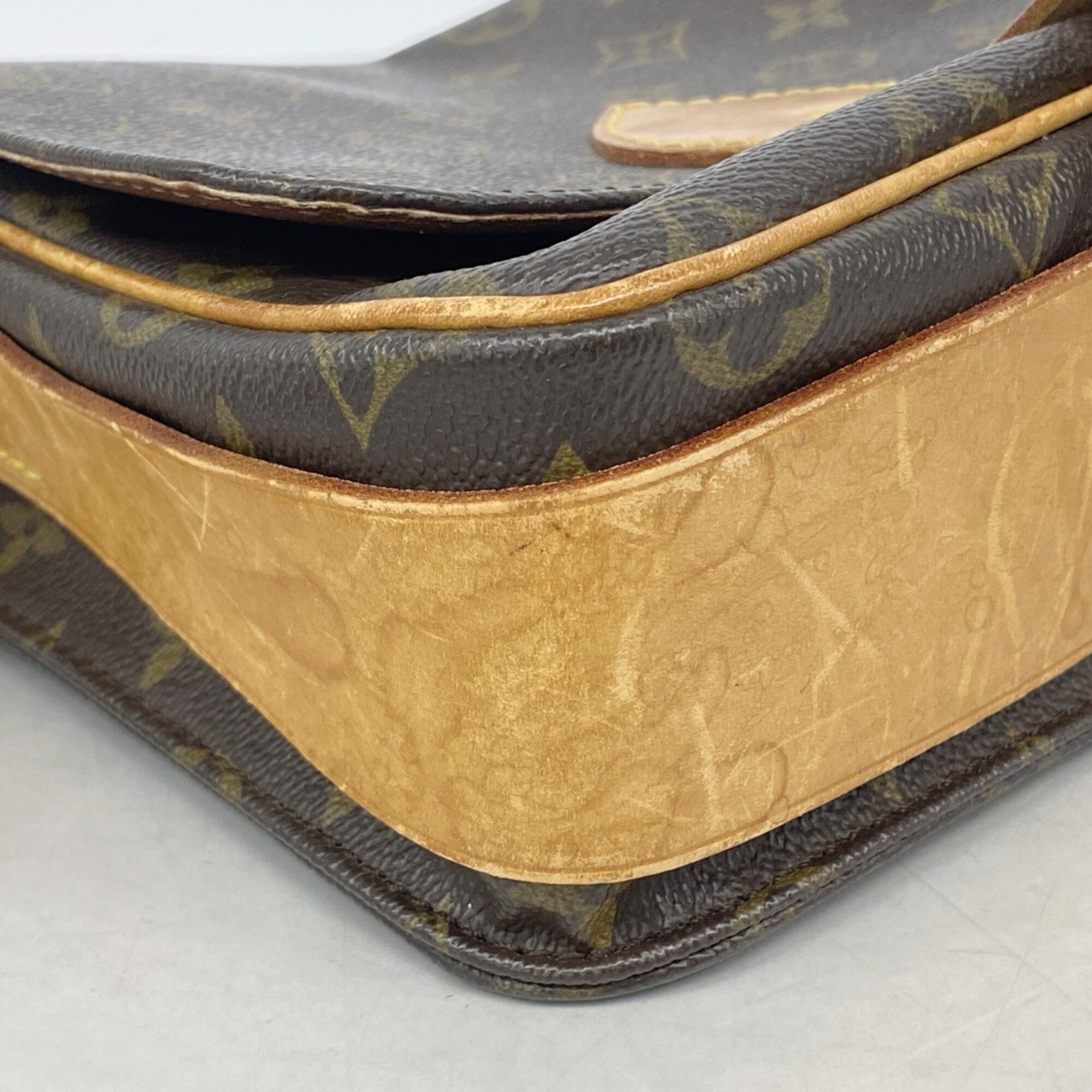 Louis Vuitton Brown Shoulder Bag (Pre-Owned)