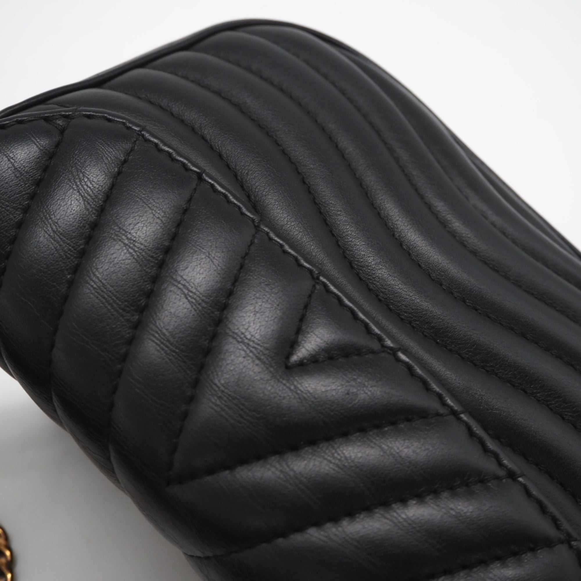 Louis Vuitton Black Leather Pochette Shoulder Bag (Pre-Owned)