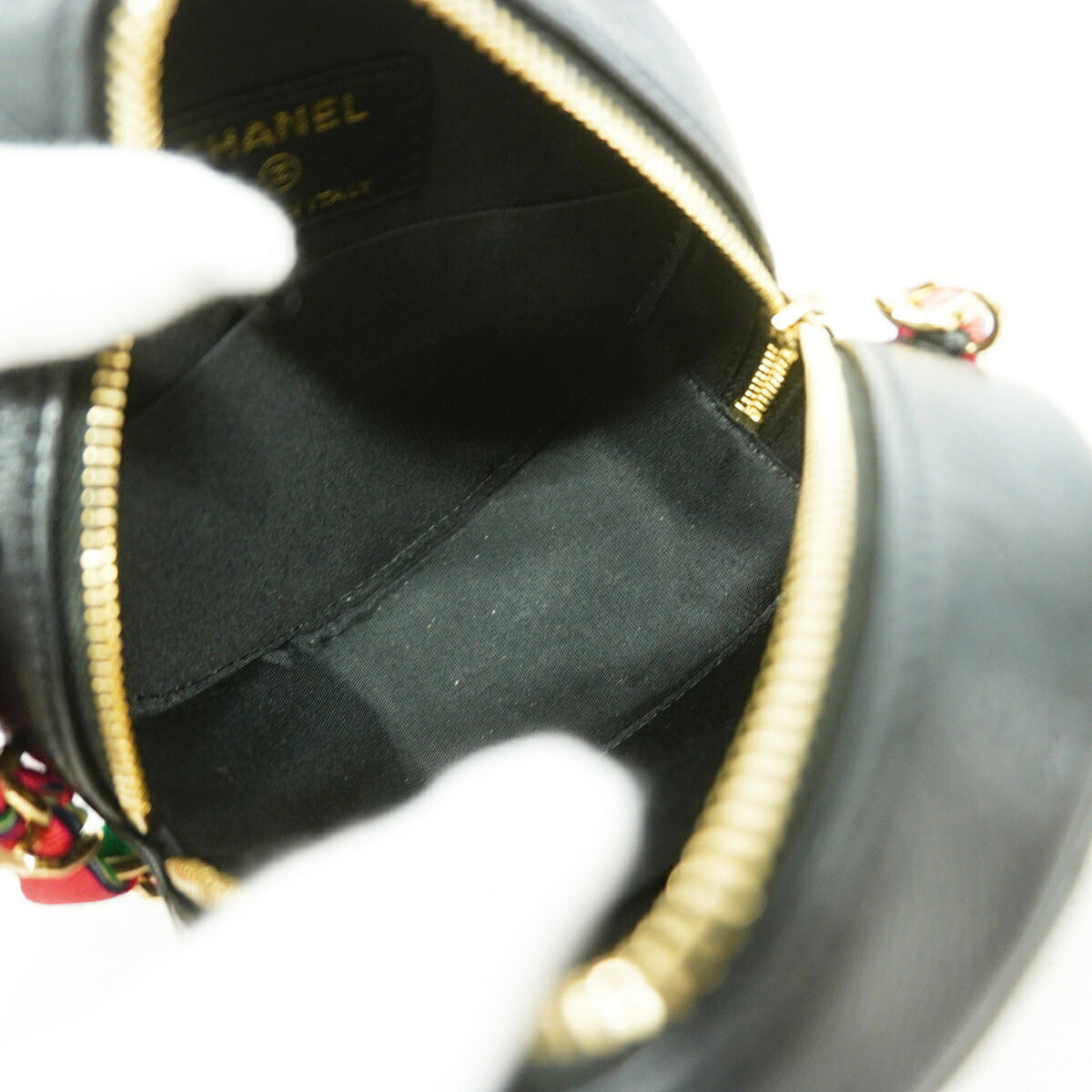 Chanel Black Leather Shoulder Bag (Pre-Owned)