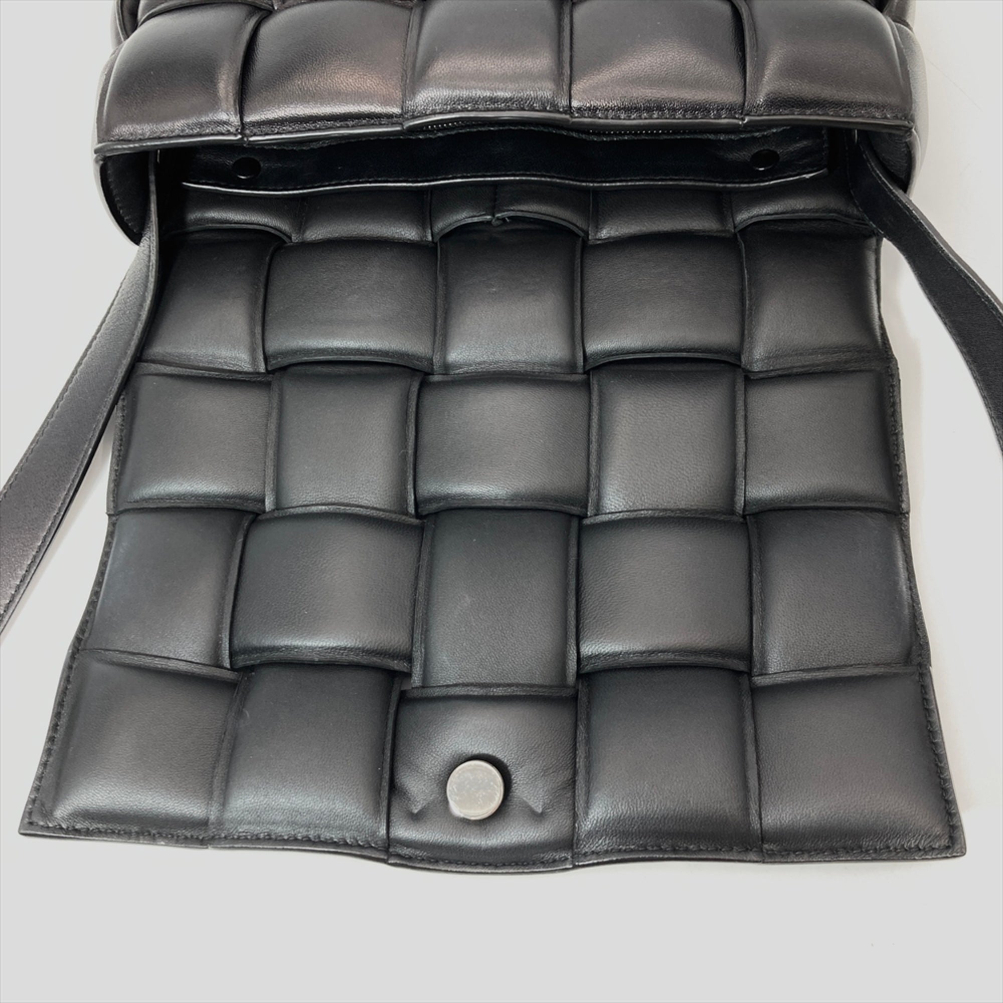 Bottega Veneta Black Intrecciato Shoulder Bag (Pre-Owned)