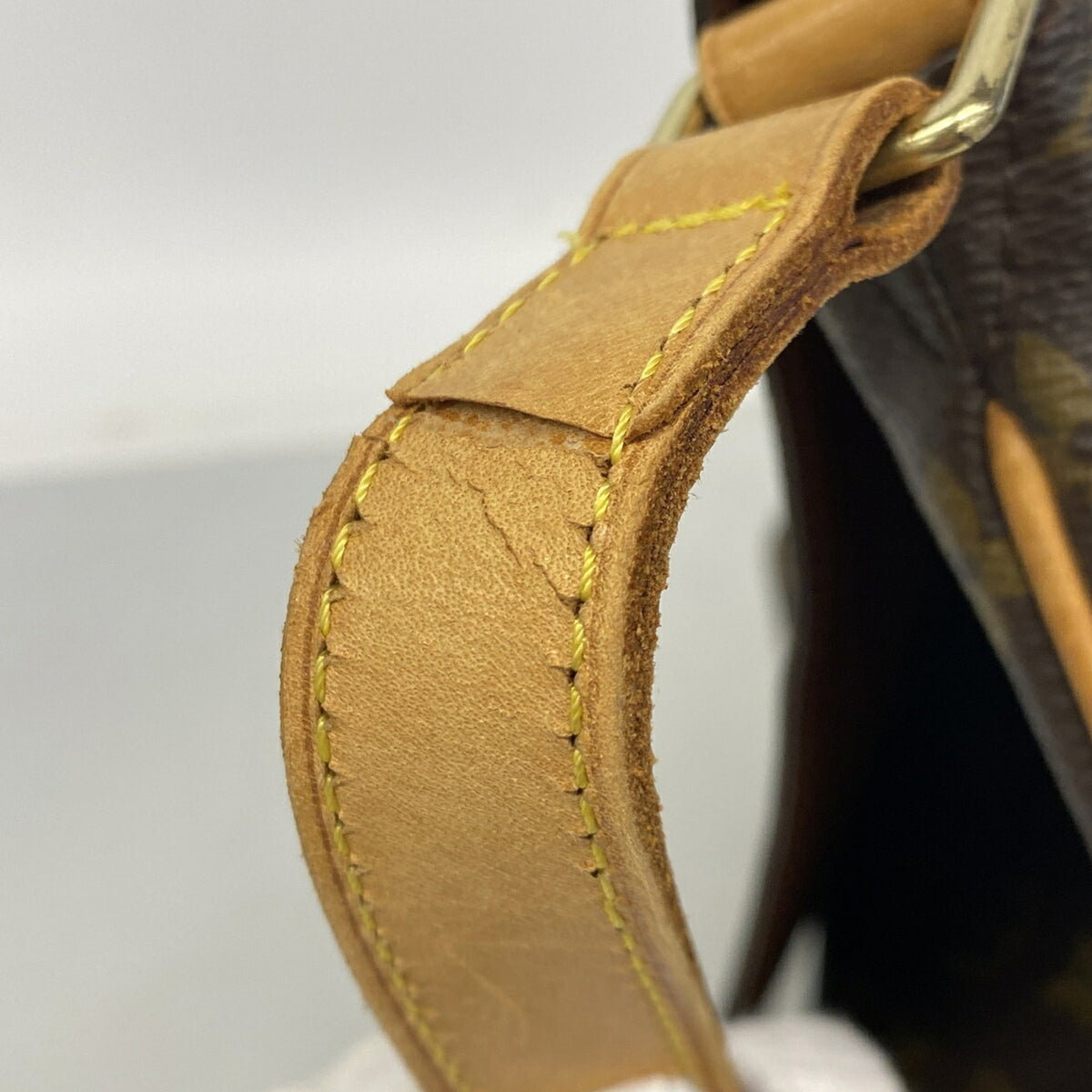 Louis Vuitton Brown Shoulder Bag (Pre-Owned)