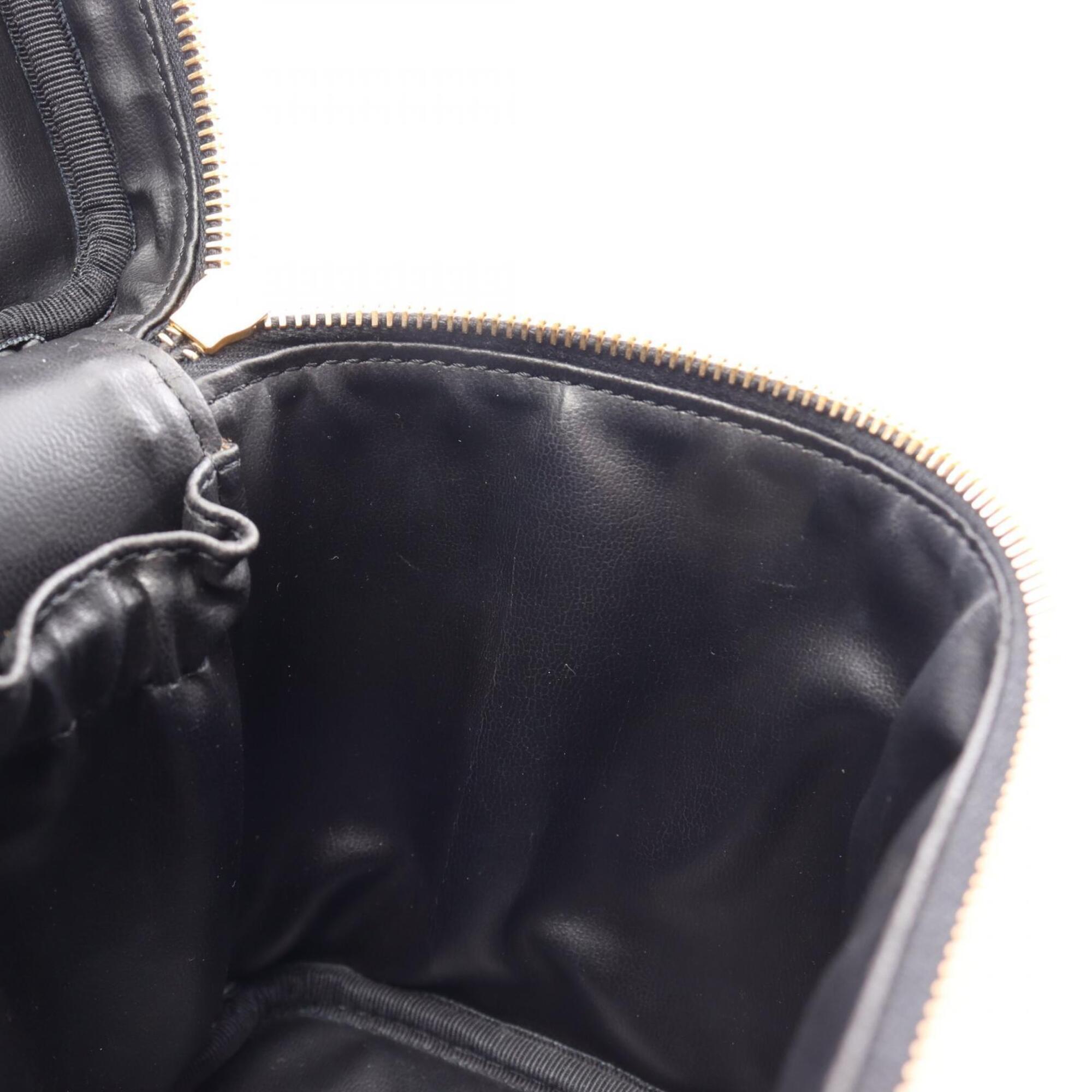 Chanel Black Grained Calfskin Handbag (Pre-Owned)