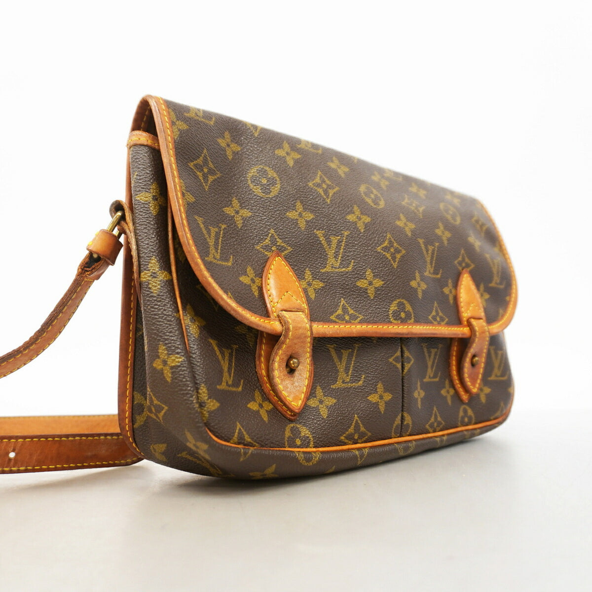 Louis Vuitton Brown Shoulder Bag (Pre-Owned)