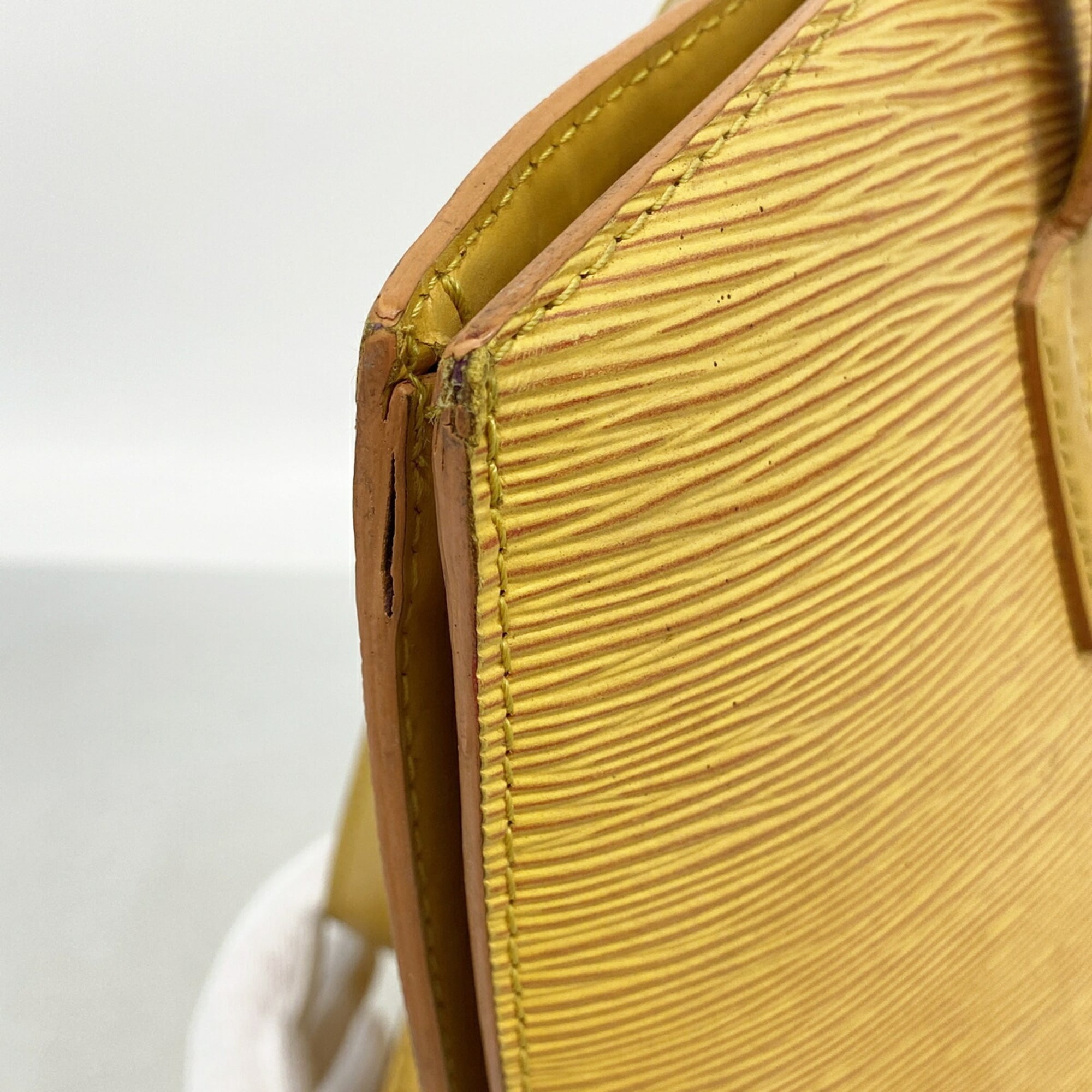 Louis Vuitton Jaune Shoulder Bag (Pre-Owned)