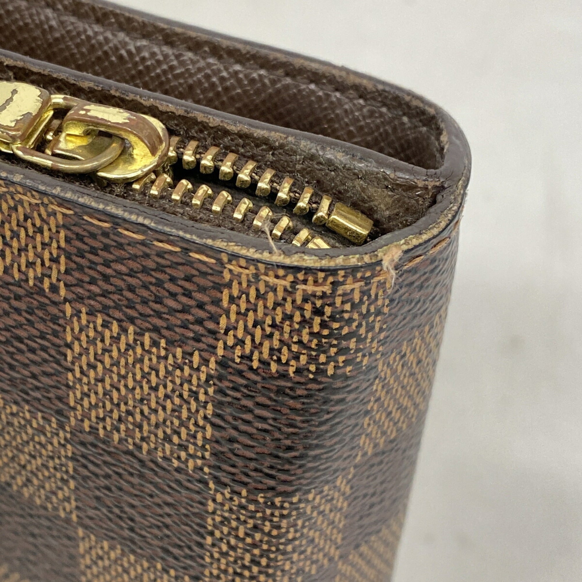 Louis Vuitton Damier Canvas Wallet (Bi-Fold) (Pre-Owned)